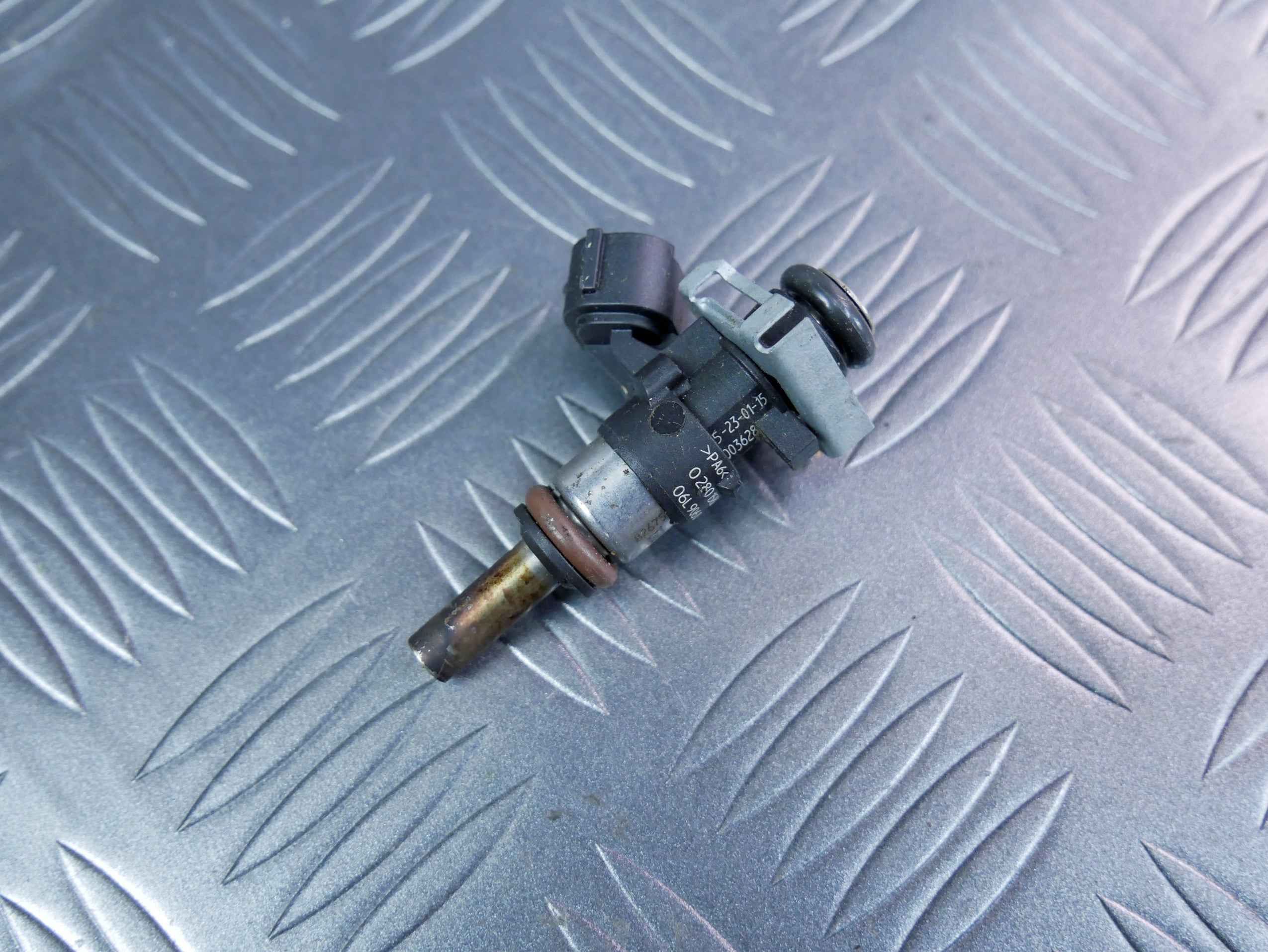 Wtryskiwacz paliwa 06L906031A SKODA SUPERB III 1.8 TSI