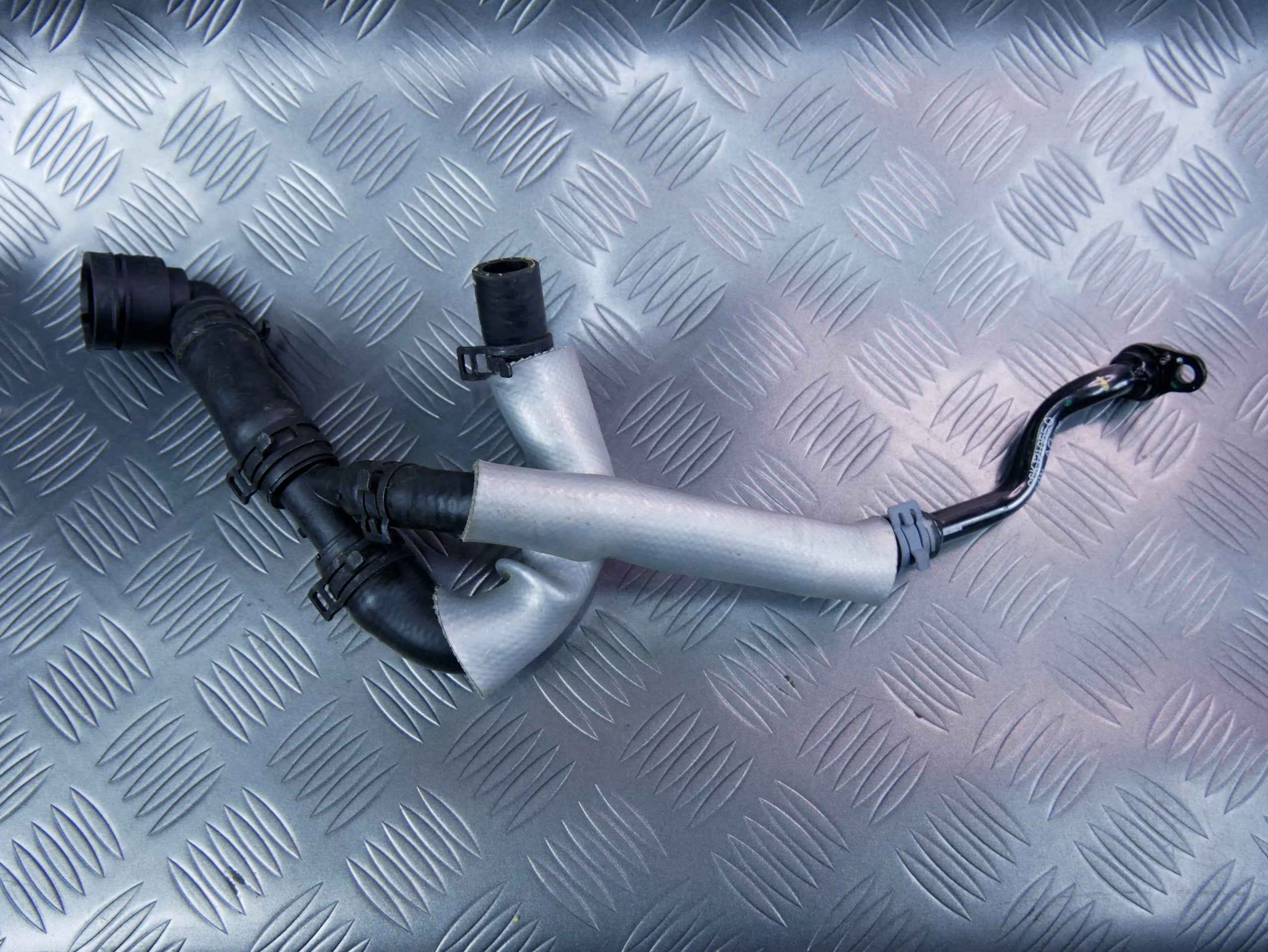 Rura wąż wody 06K121065Q SKODA SUPERB III 1.8 TSI