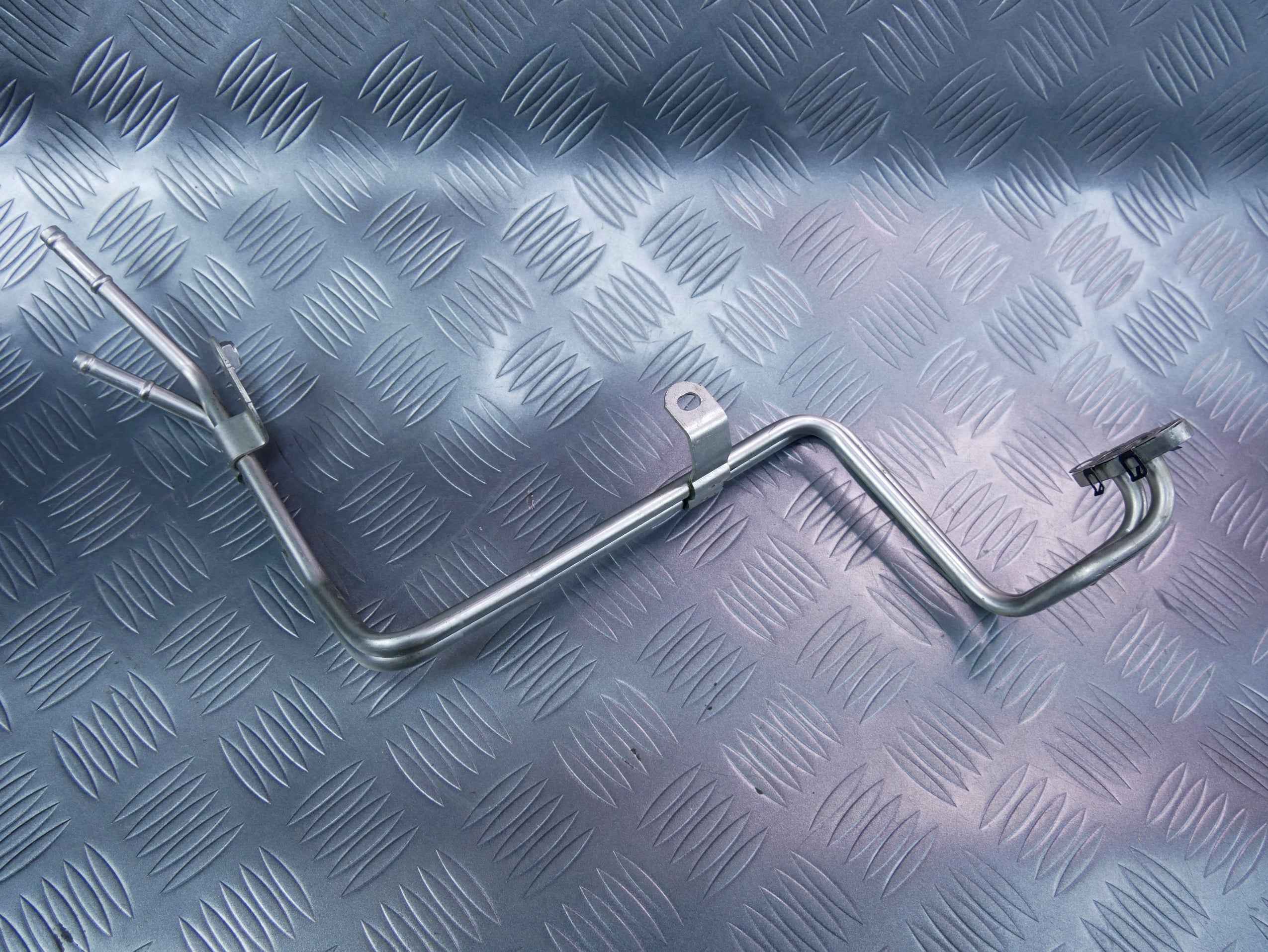 Rurka przewód wodny 04E122157M SKODA SUPERB III 1.4 TSI