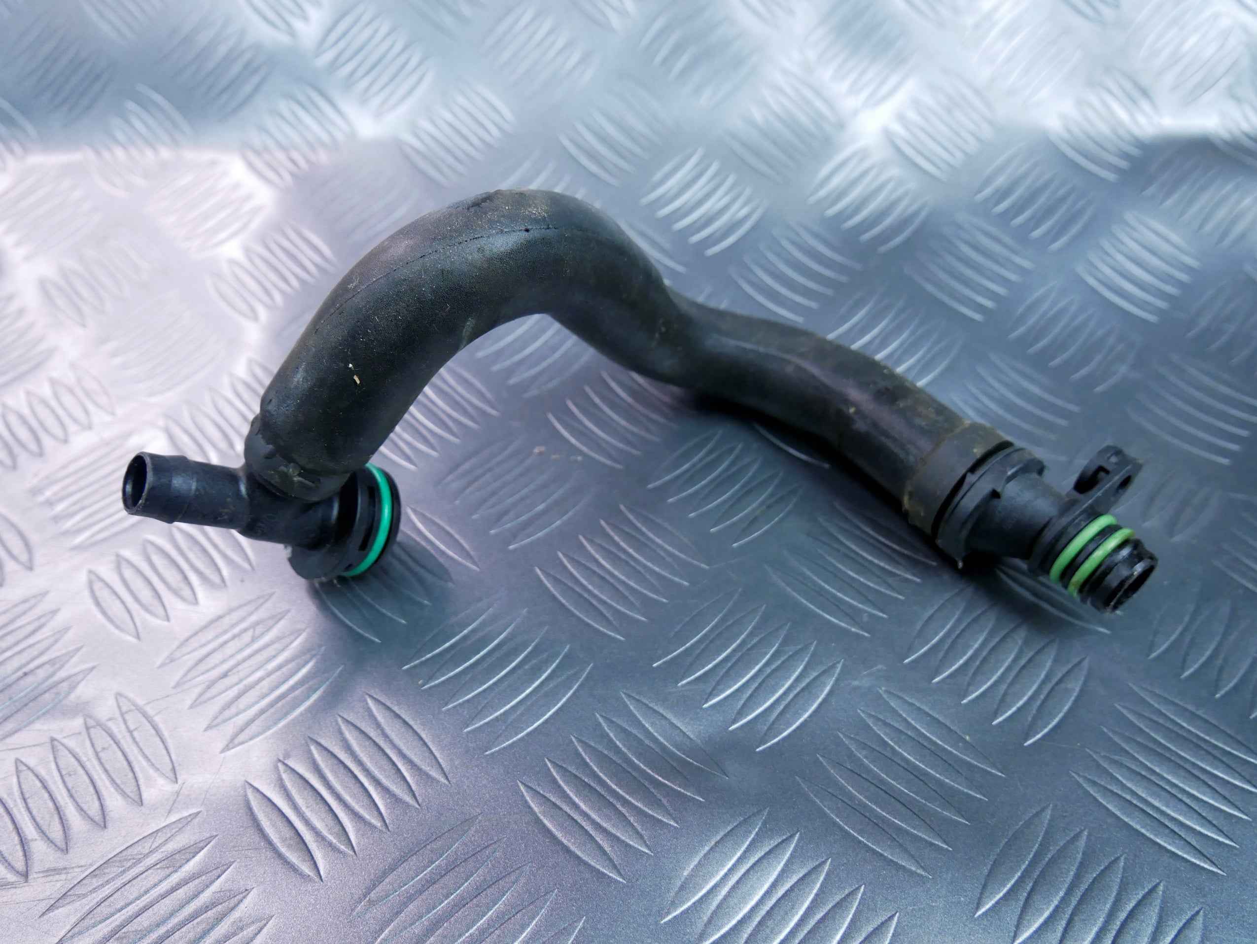 Rurka odpowietrzająca 04E103474K SKODA SUPERB III 1.4 TSI