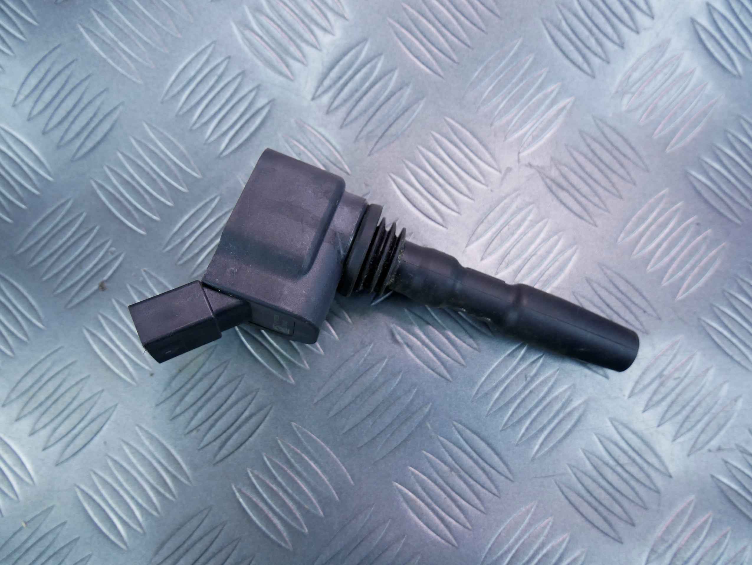 Cewka zapłonowa 04E905110K SKODA SUPERB III 1.4 TSI