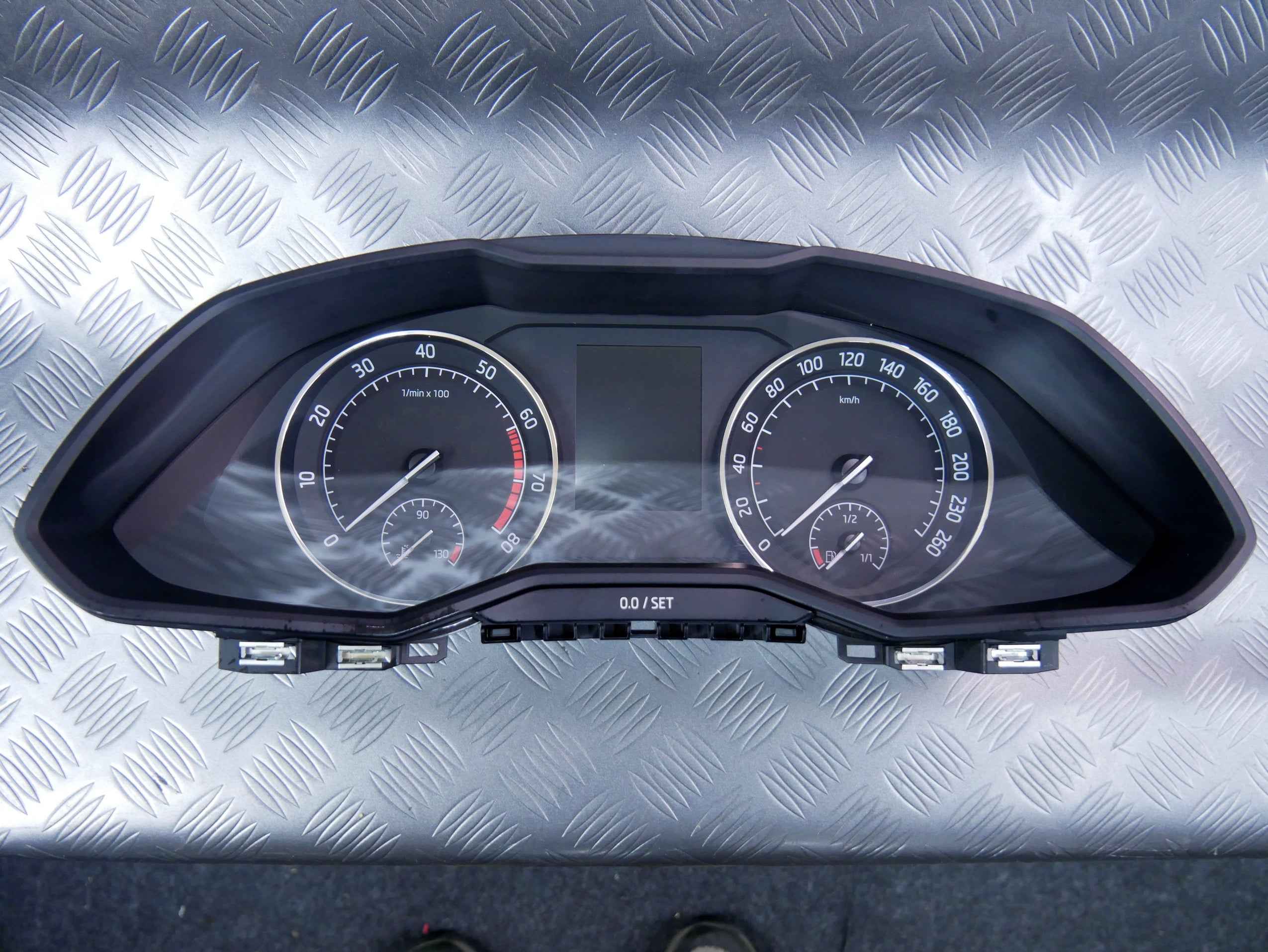 Licznik zegary 3V0920750 SKODA SUPERB III 1.8 TSI