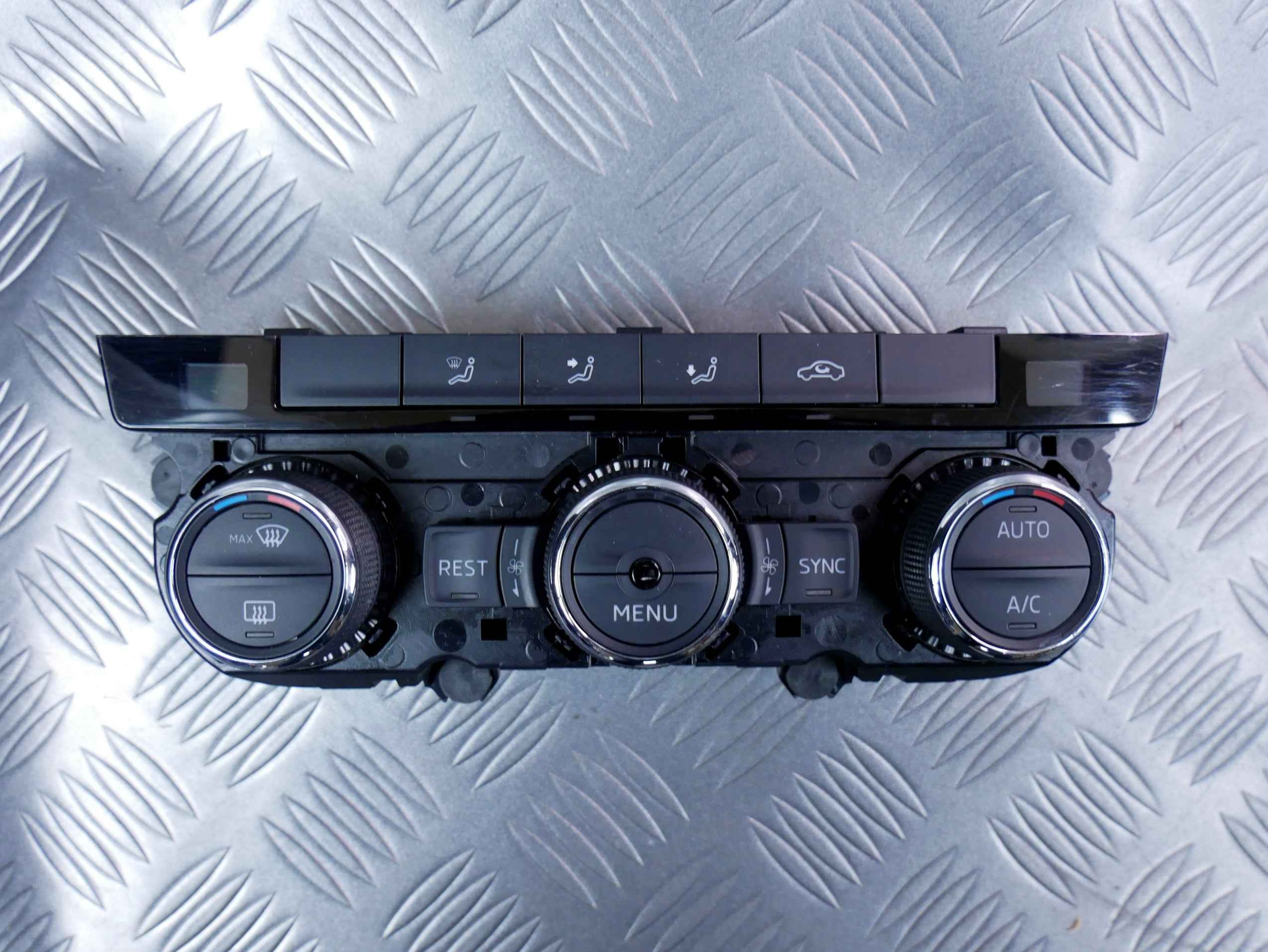 Panel klimatyzacji 3V0907044FD SKODA SUPERB III