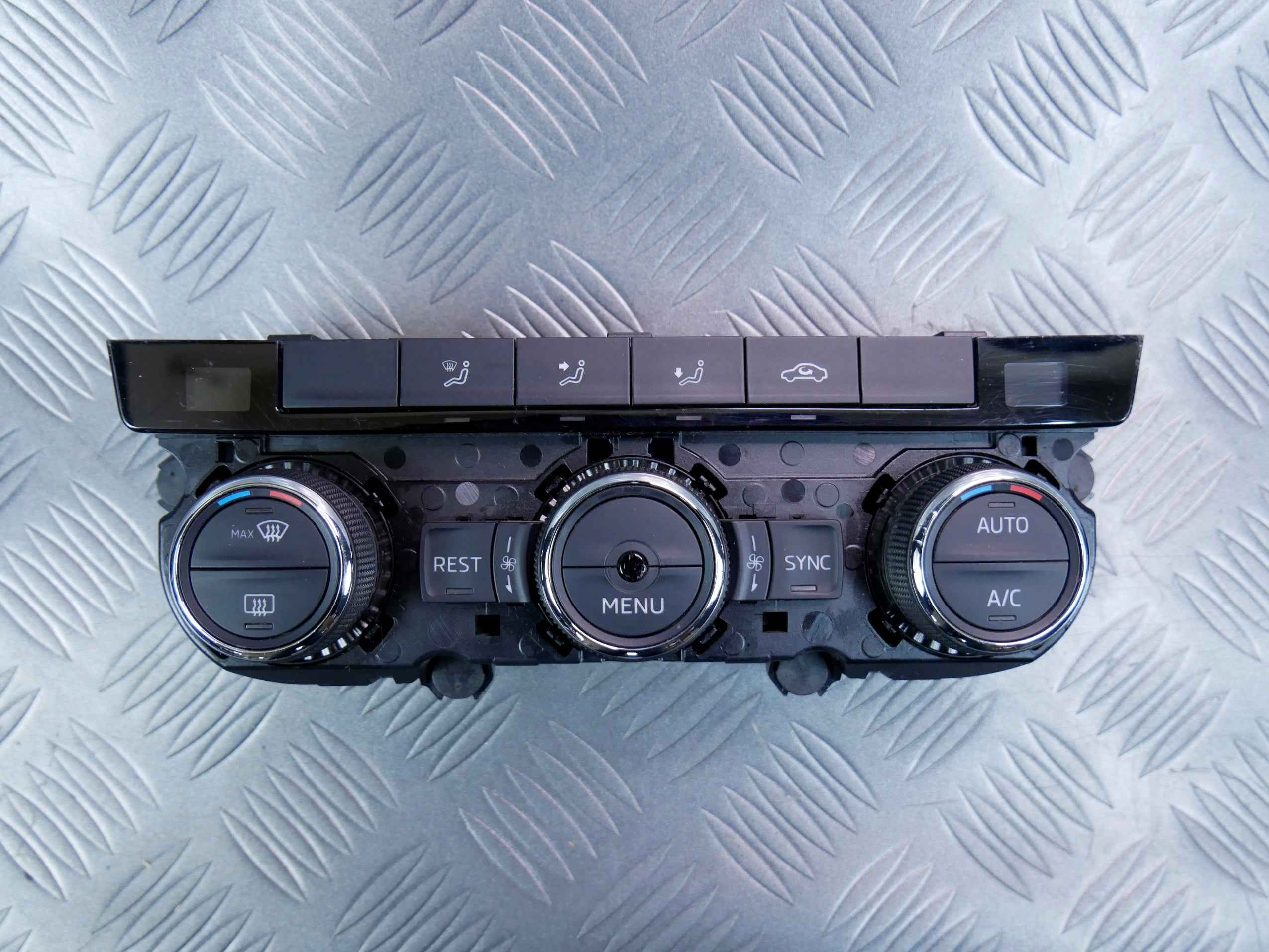 Panel klimatyzacji 3V0907044AQ SKODA SUPERB III