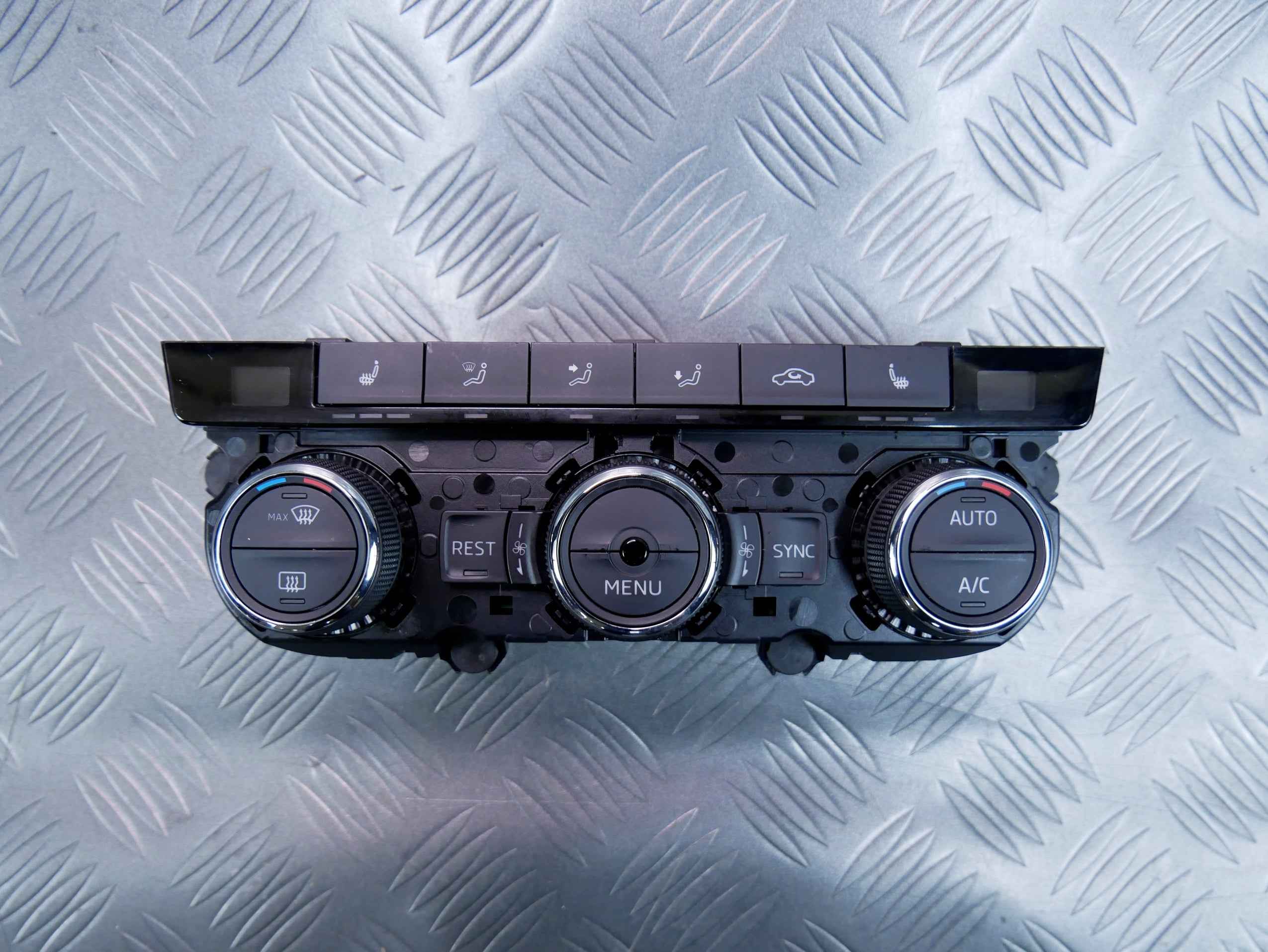 Panel klimatyzacji 3V0907044BM SKODA SUPERB III