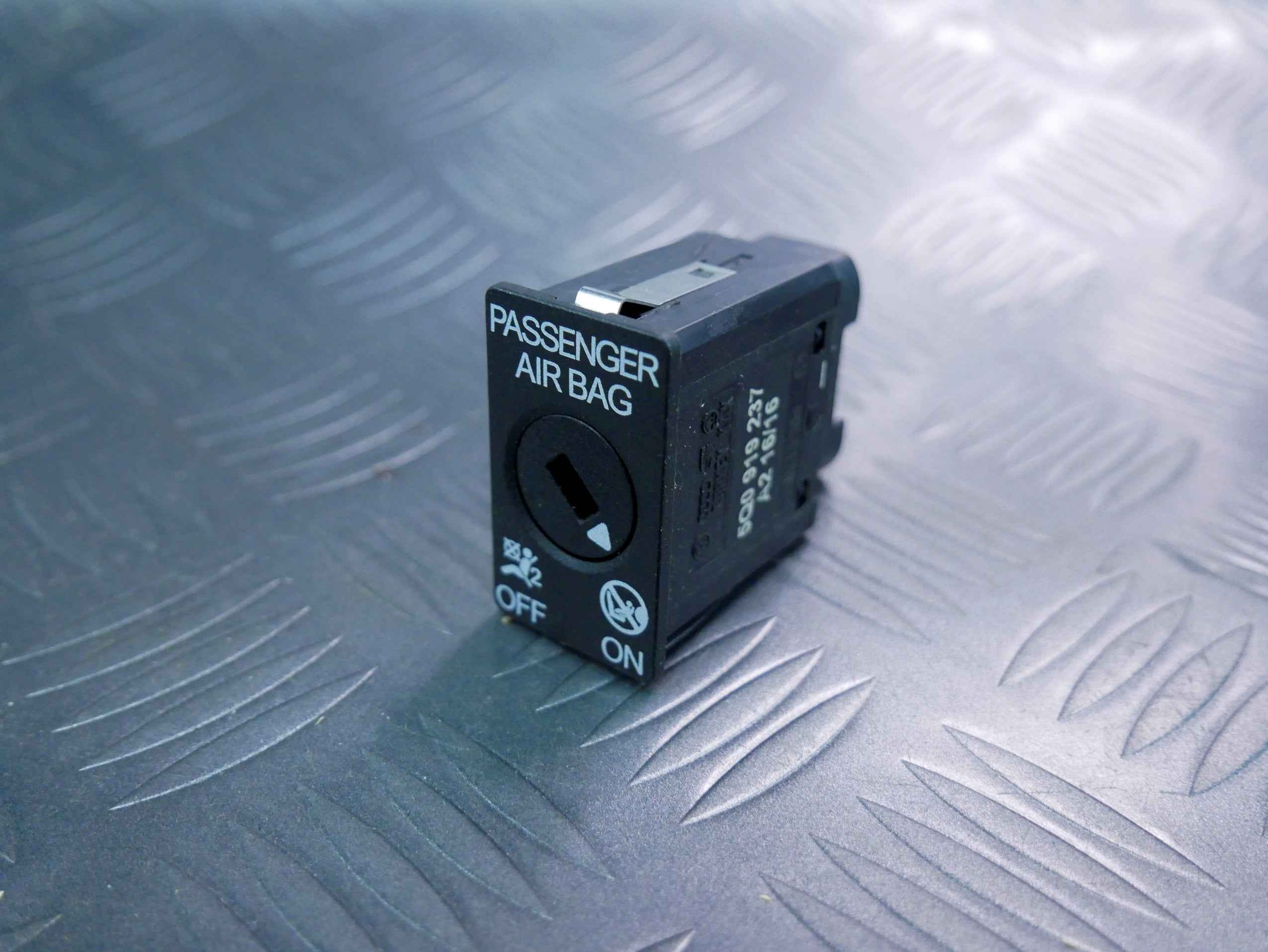 Przełącznik AIRBAG 5Q0919237 SKODA SUPERB III