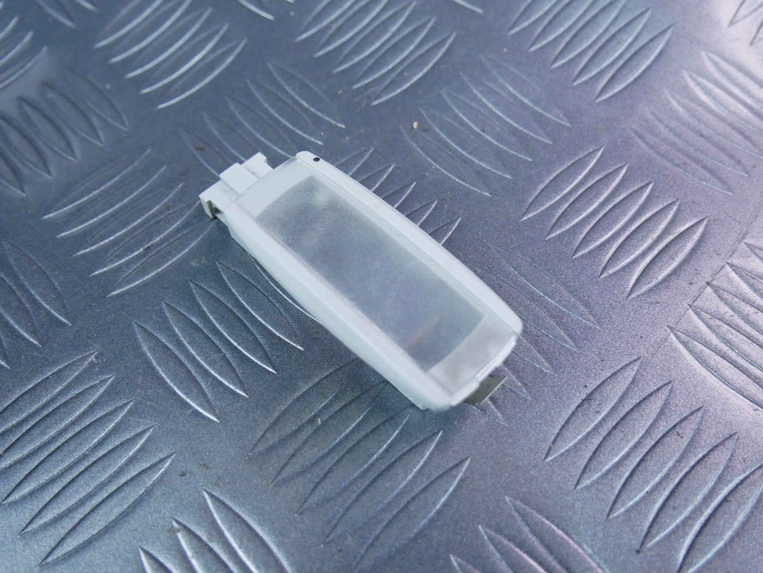 Lampka kabinowa 1K0947109 SKODA SUPERB III