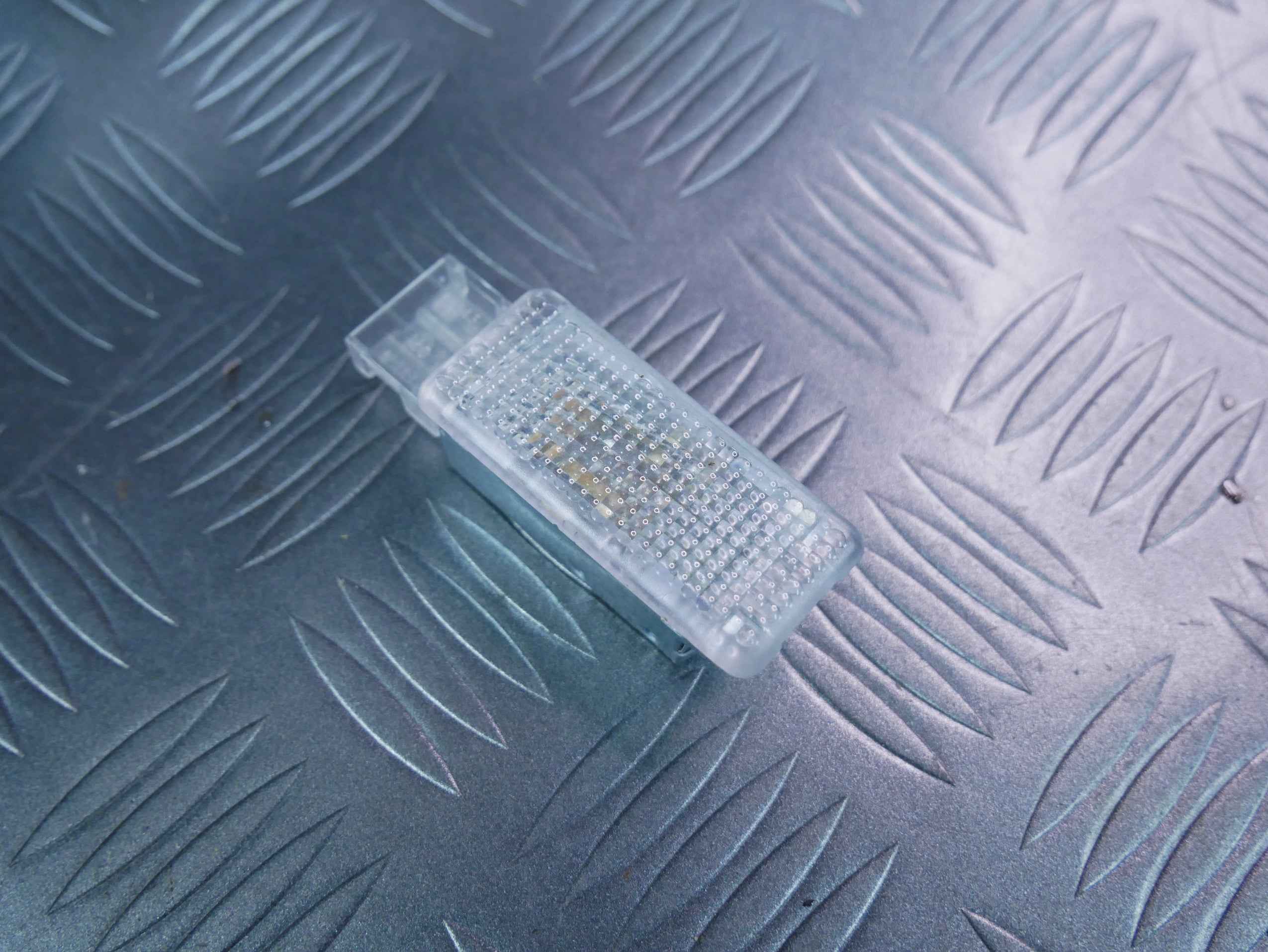 Lampka kabinowa 6L0947565 SKODA SUPERB III