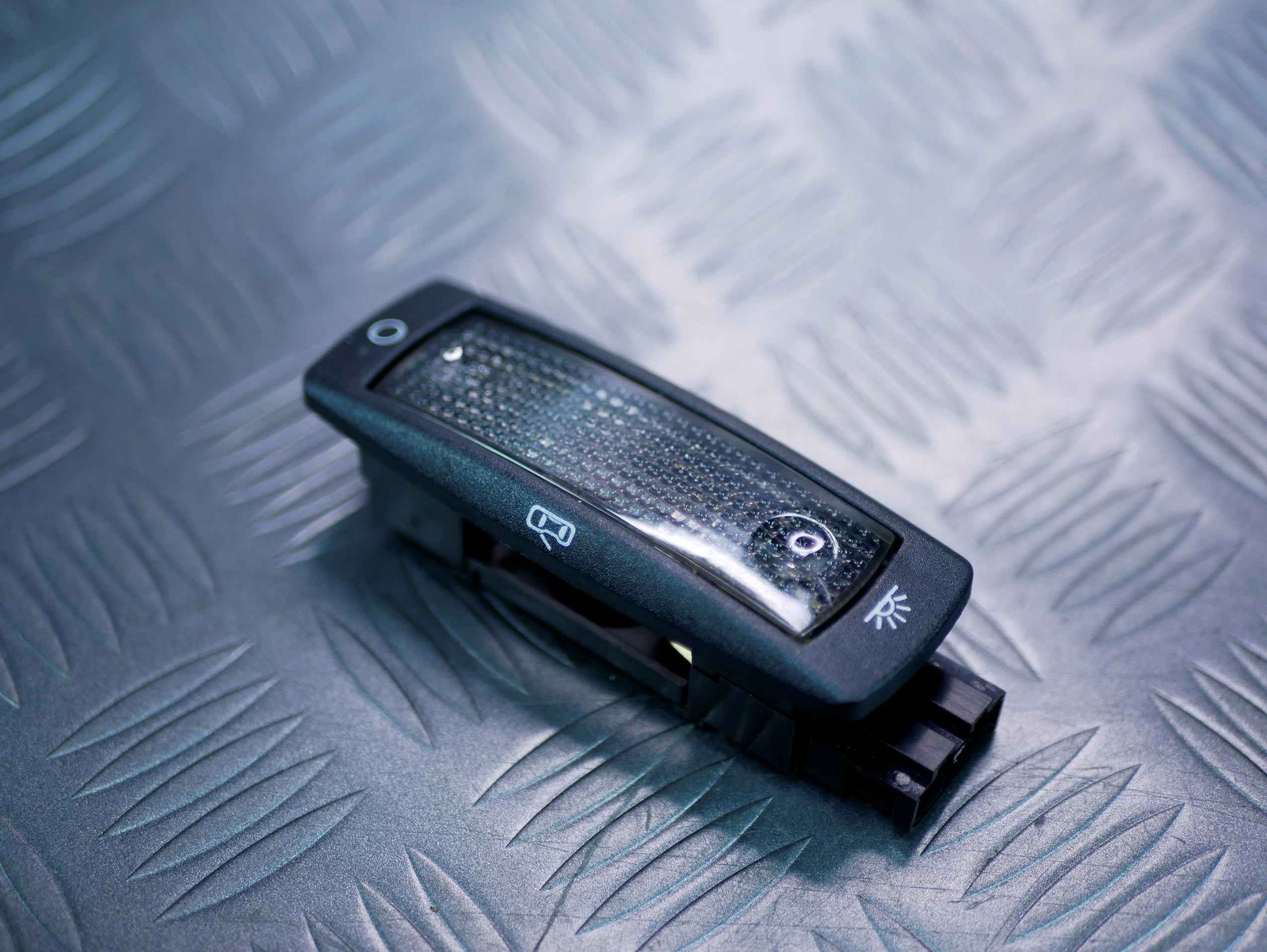 Lampka kabinowa podsufitki czarna 3B0947291 VW TIGUAN 5N0