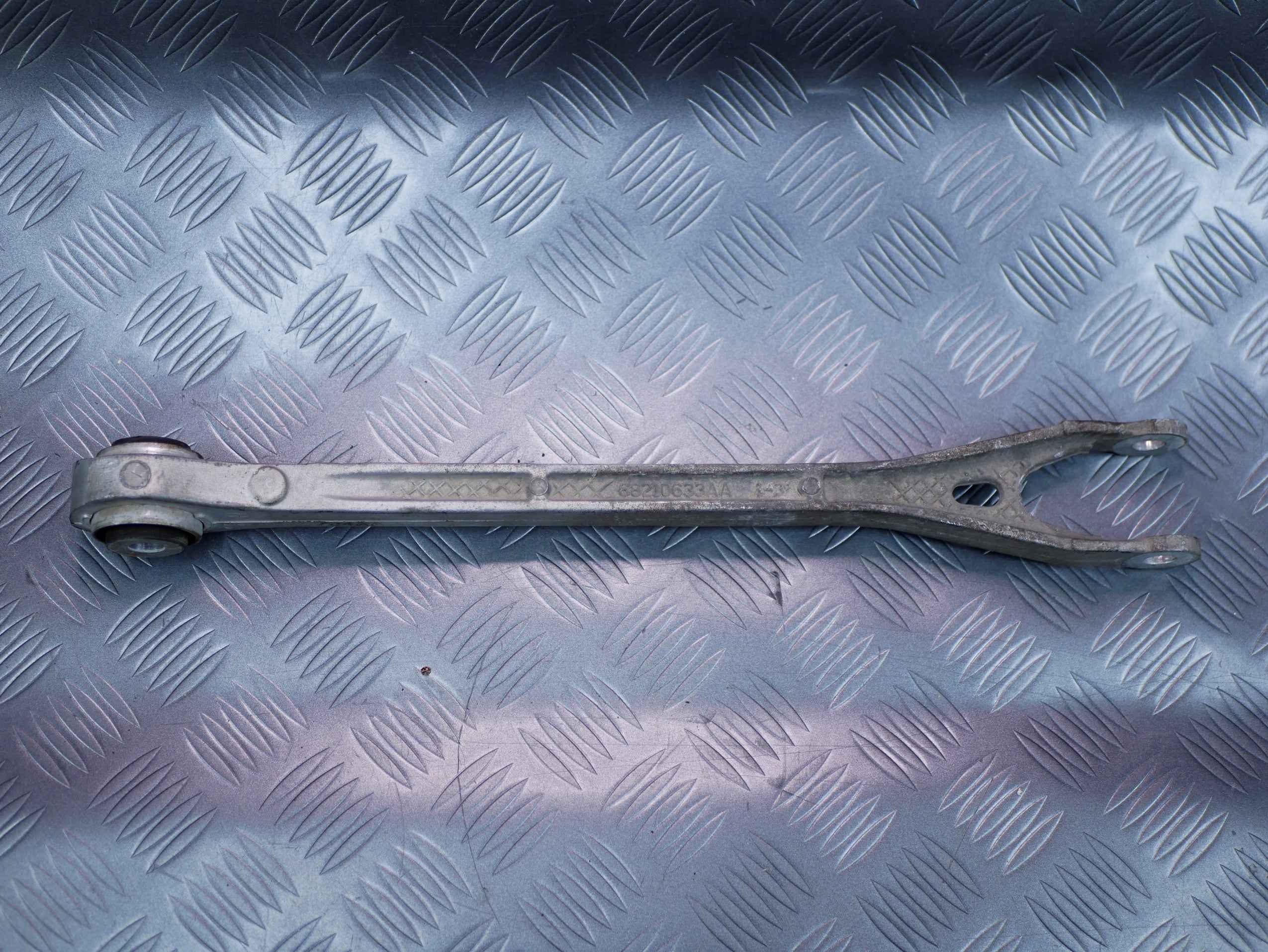 Wahacz tył tylny prawy 68210633AA DODGE CHARGER CHALLENGER 3.6 5.7