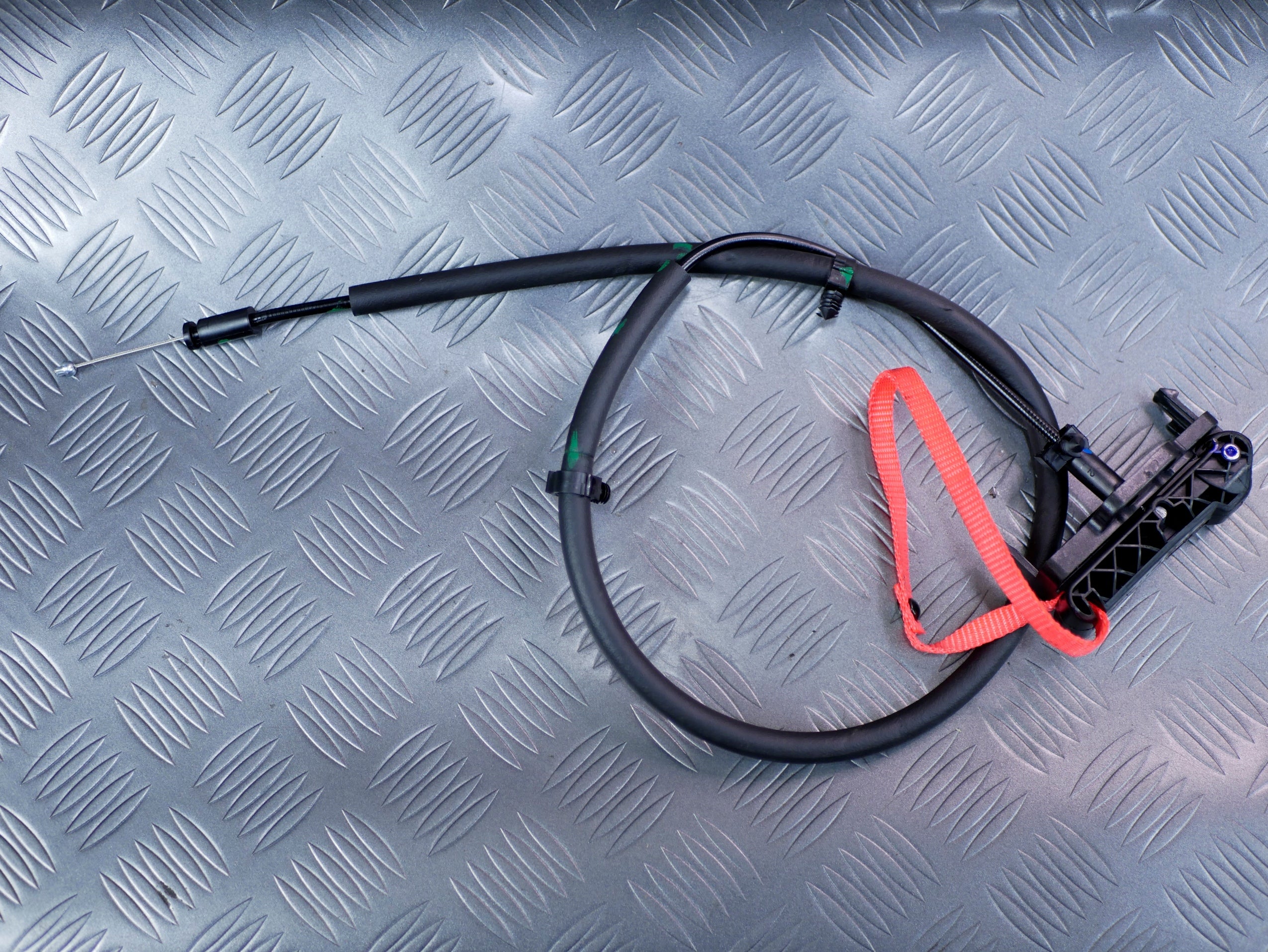 Linka cięgno zwalniania blokady skrzyni 68260775AA DODGE DURANGO