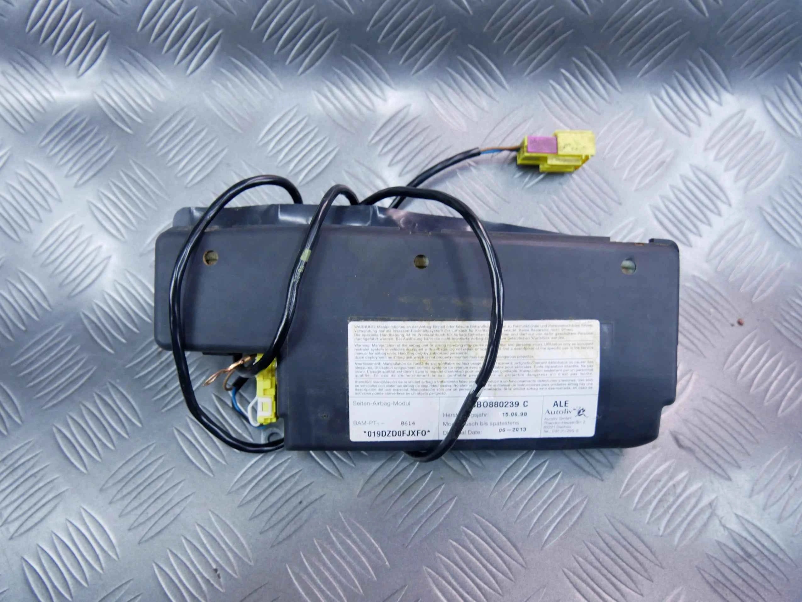 Airbag poduszka fotela lewa 3B0880239C VW GOLF IV