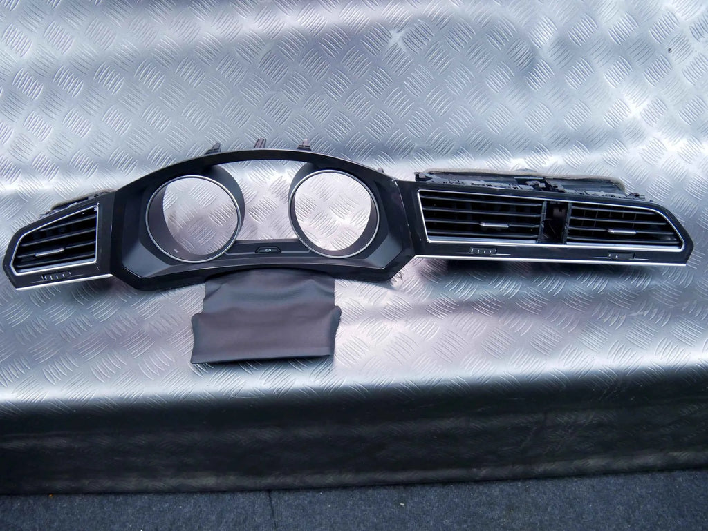 Ramka licznika kratka nawiewu środkowa 5NB857189 VW TIGUAN II 5NA