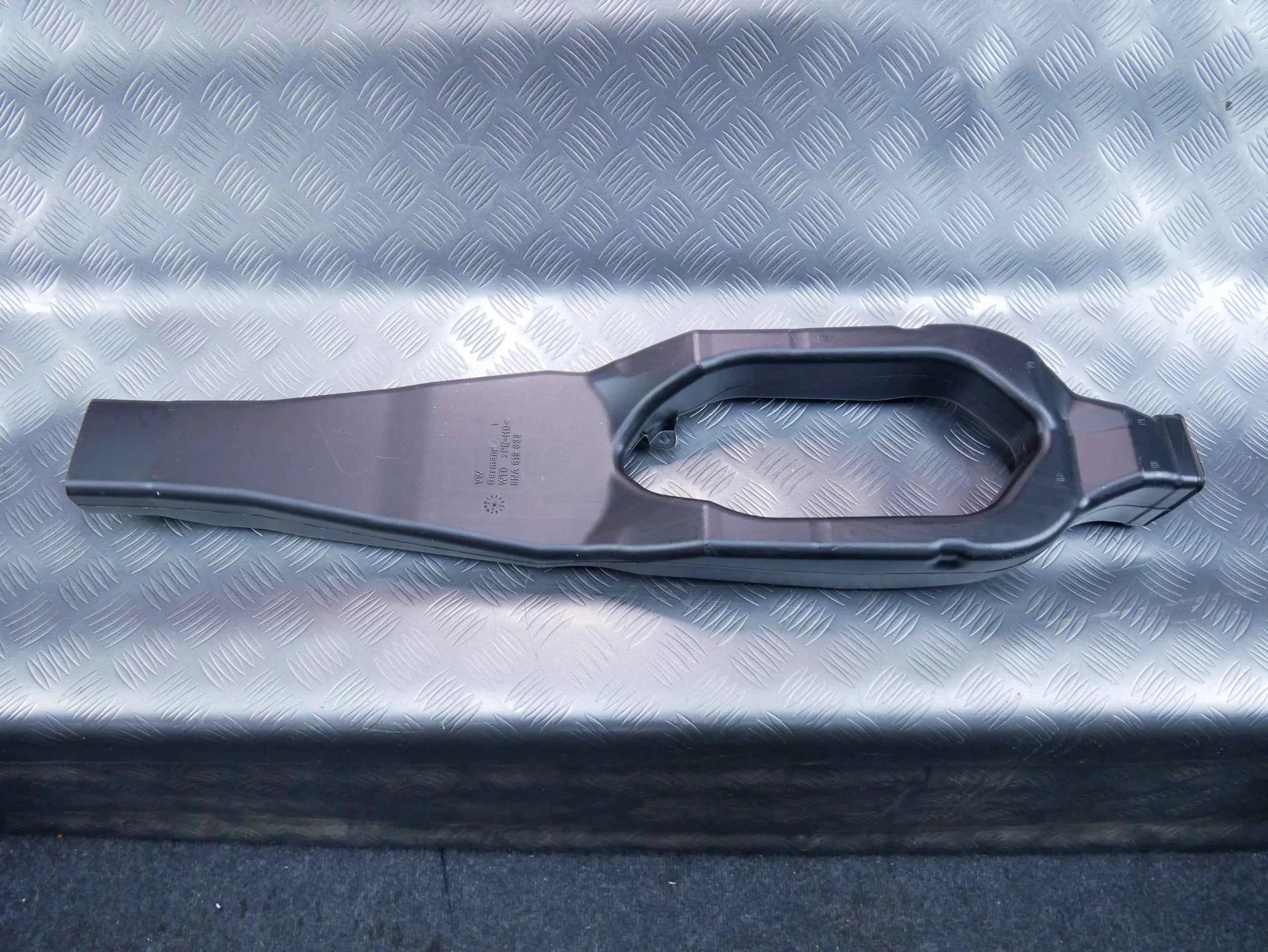 Kanał powietrza nagrzewnicy 5NA819633 VW TIGUAN II 5NA