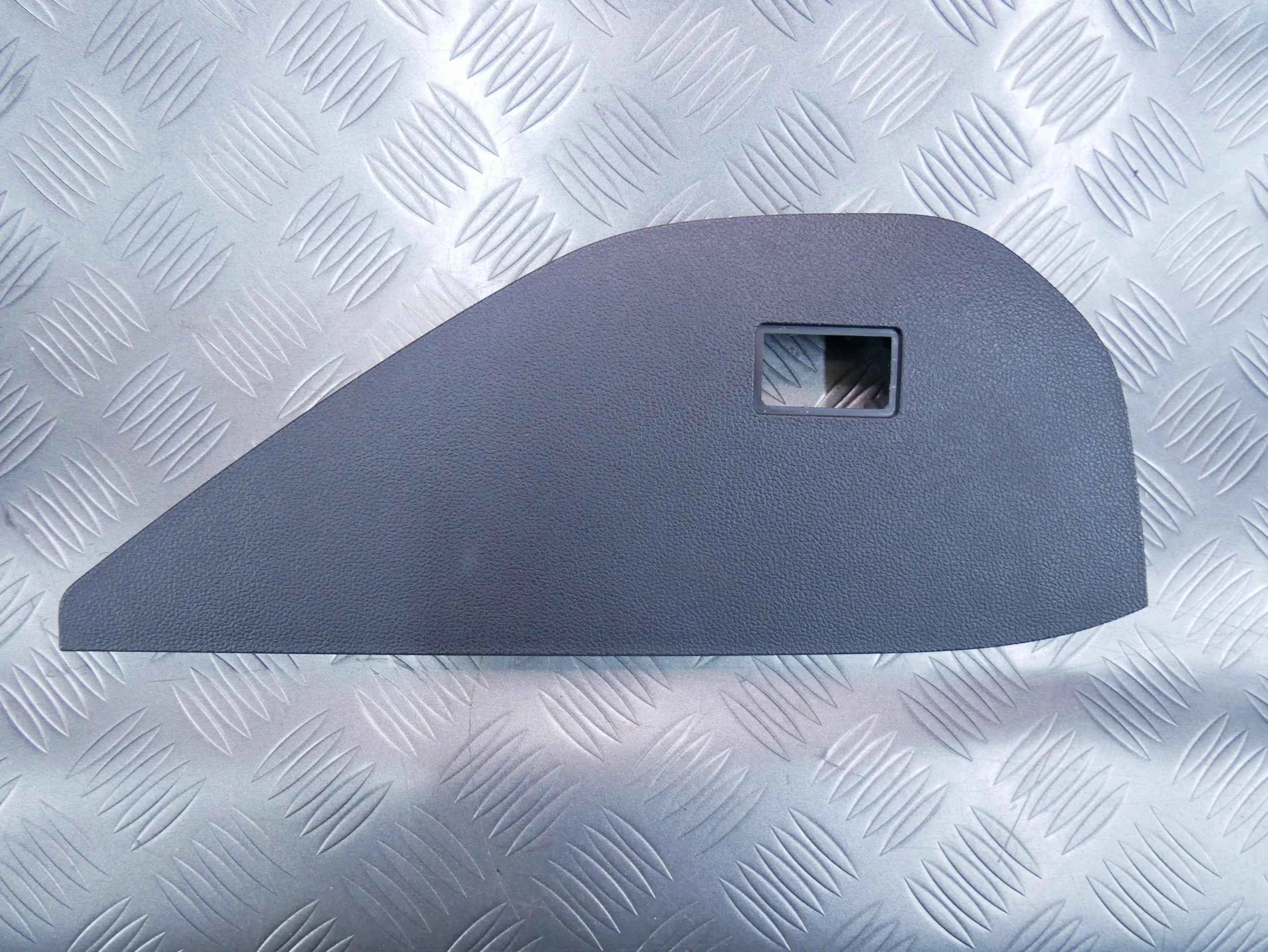 Osłona zaślepka boku konsoli 5NB858218A VW TIGUAN II 5NA