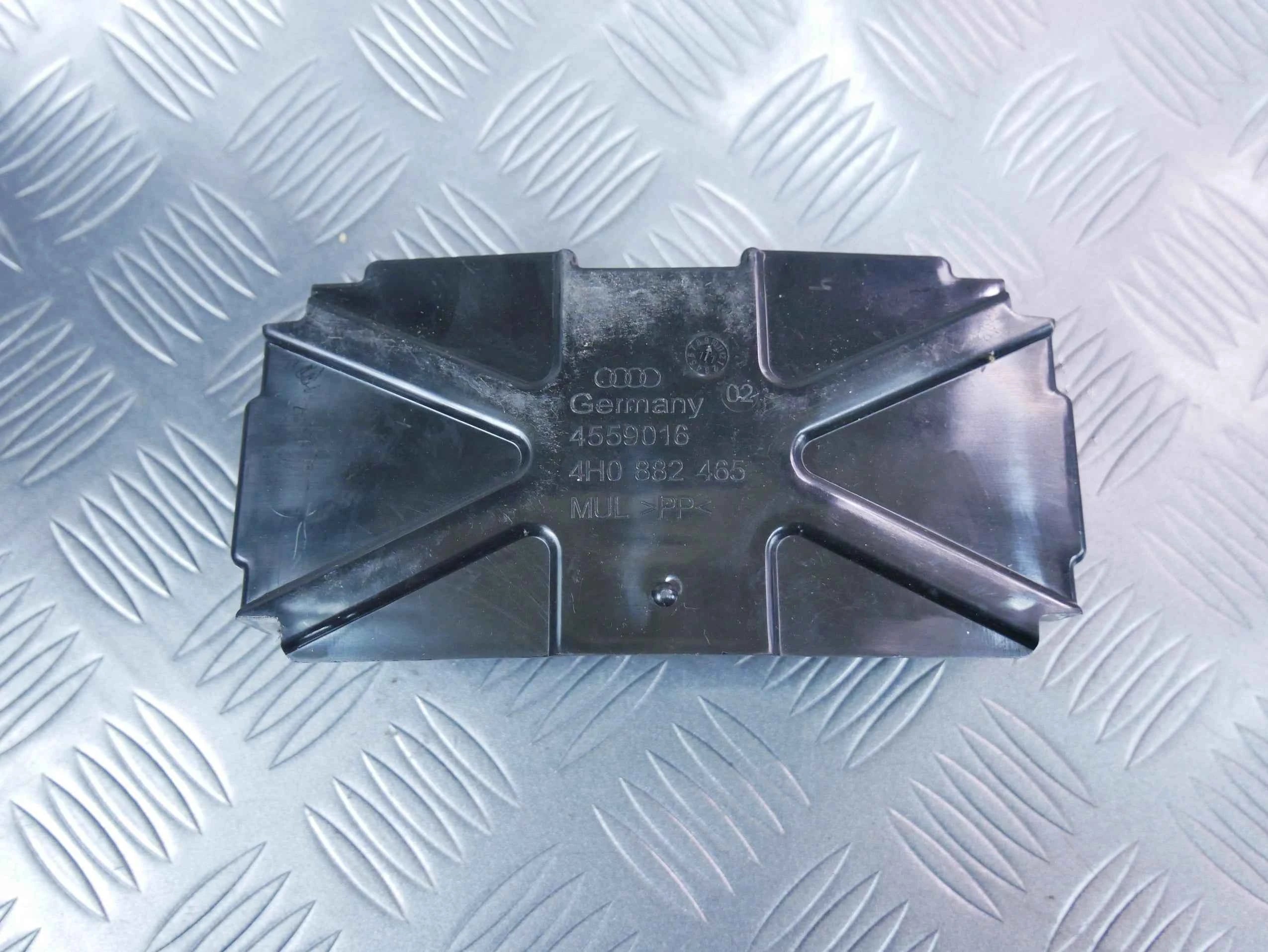 Osłona nakładka zaślepka fotela 4H0882465 VW TIGUAN II 5NA