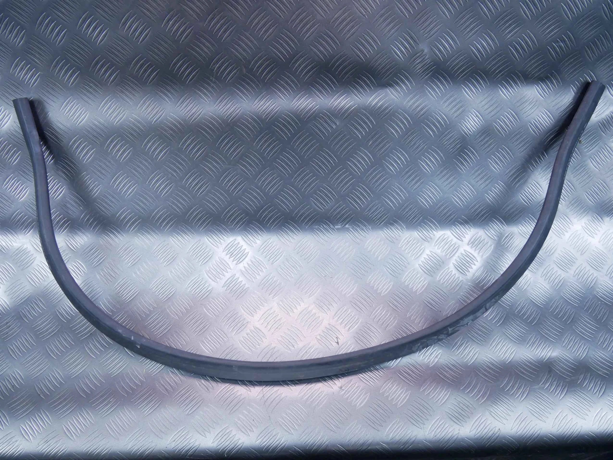 Uszczelka maski podszybia 5NA823723 VW TIGUAN II 5NA