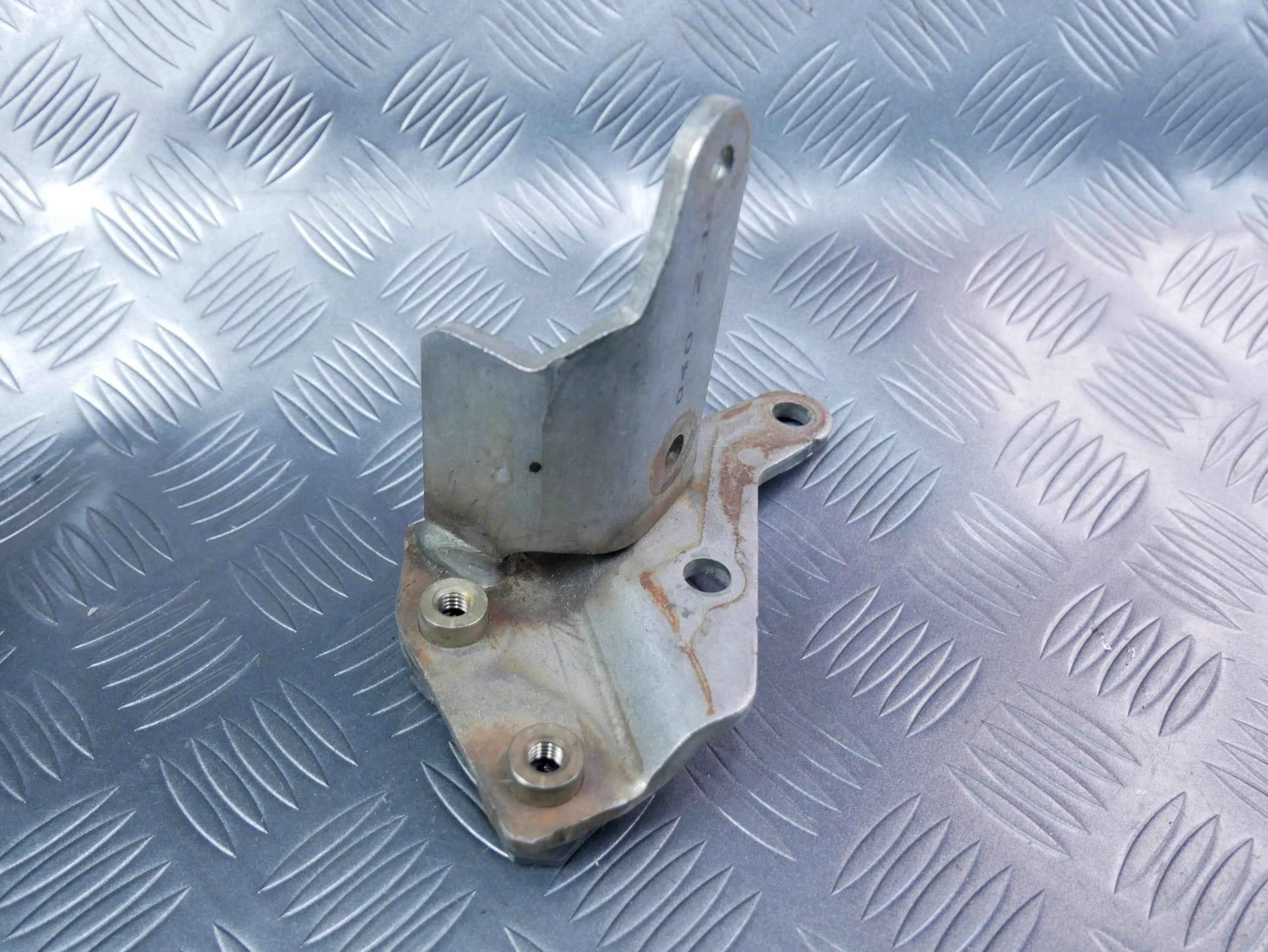 Łapa wspornik DPF 04L131561J VW TIGUAN II 5NA 2.0 TDI
