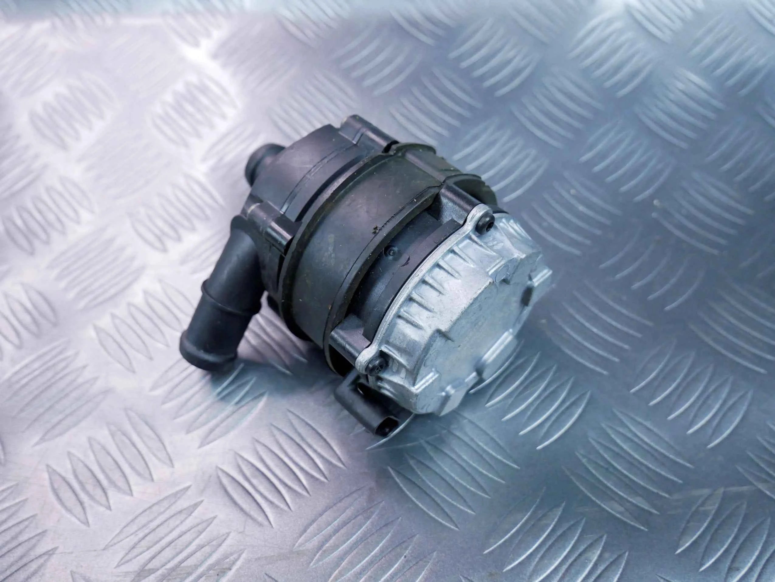 Dodatkowa pompa wody 04L965567A VW TIGUAN II 5NA 2.0 TDI