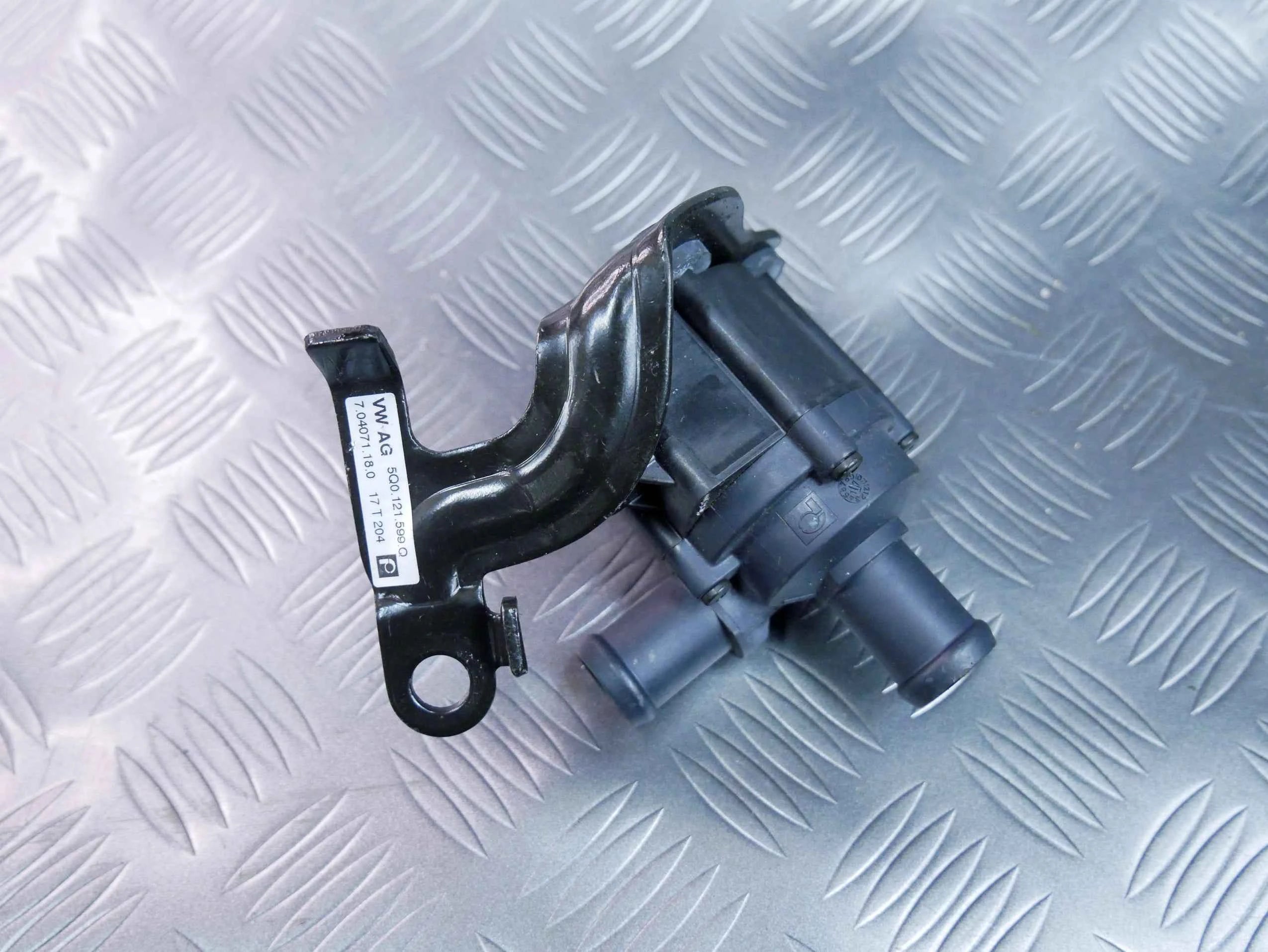Dodatkowa pompa wody 5Q0965561B VW TIGUAN II 5NA 2.0 TDI
