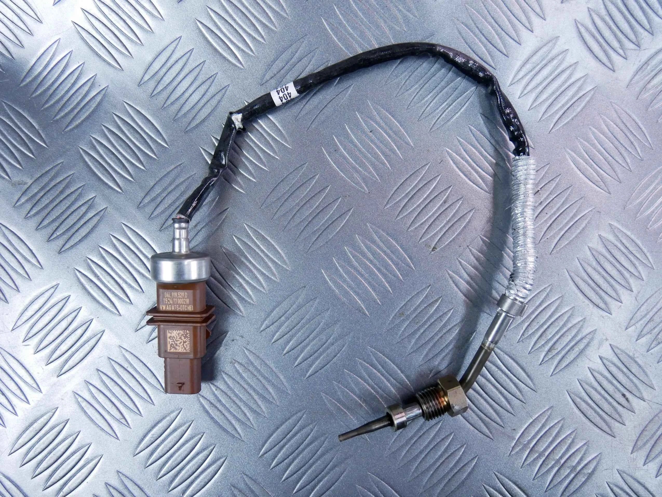 Czujnik temperatury spalin 04L919529D VW TIGUAN II 2.0 TDI