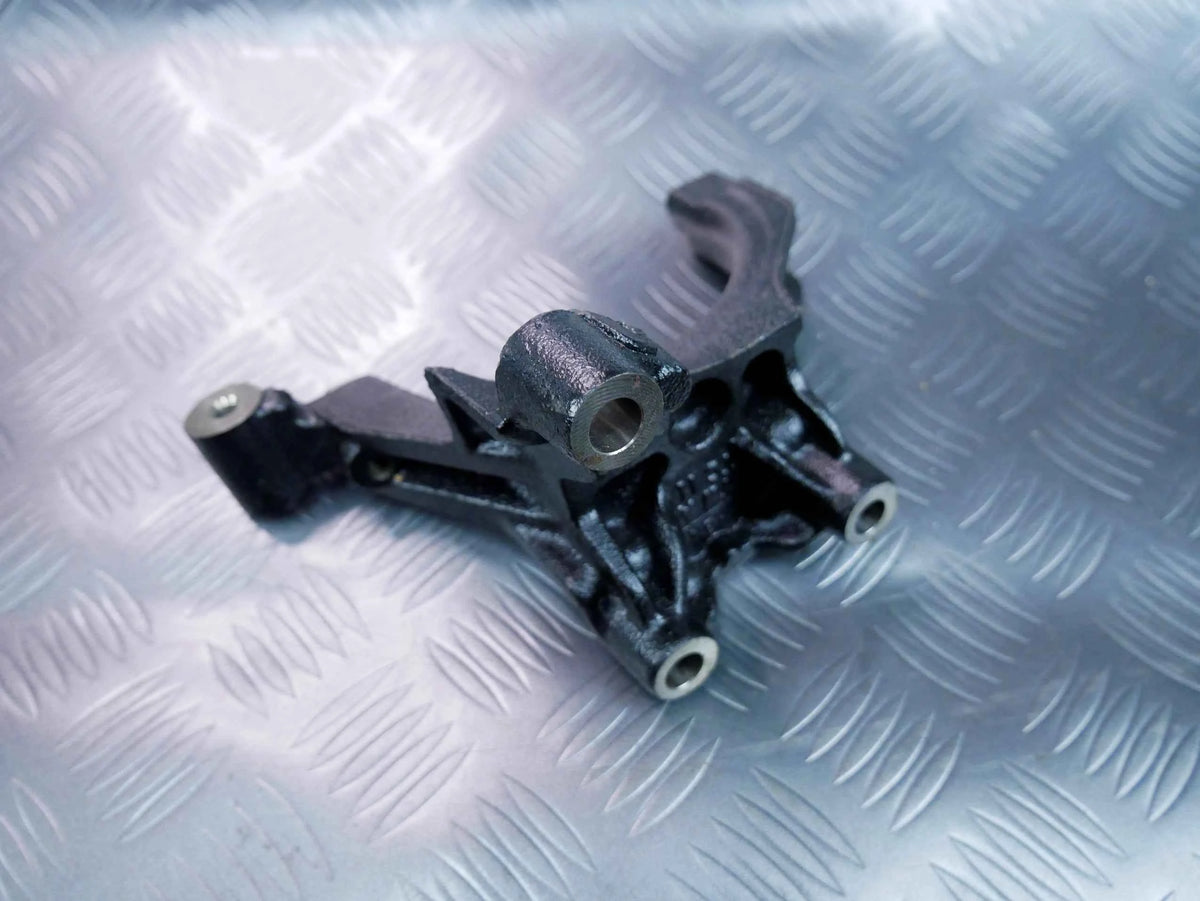 Łapa wspornik PDF 04L131425A VW TIGUAN II 2.0 TDI