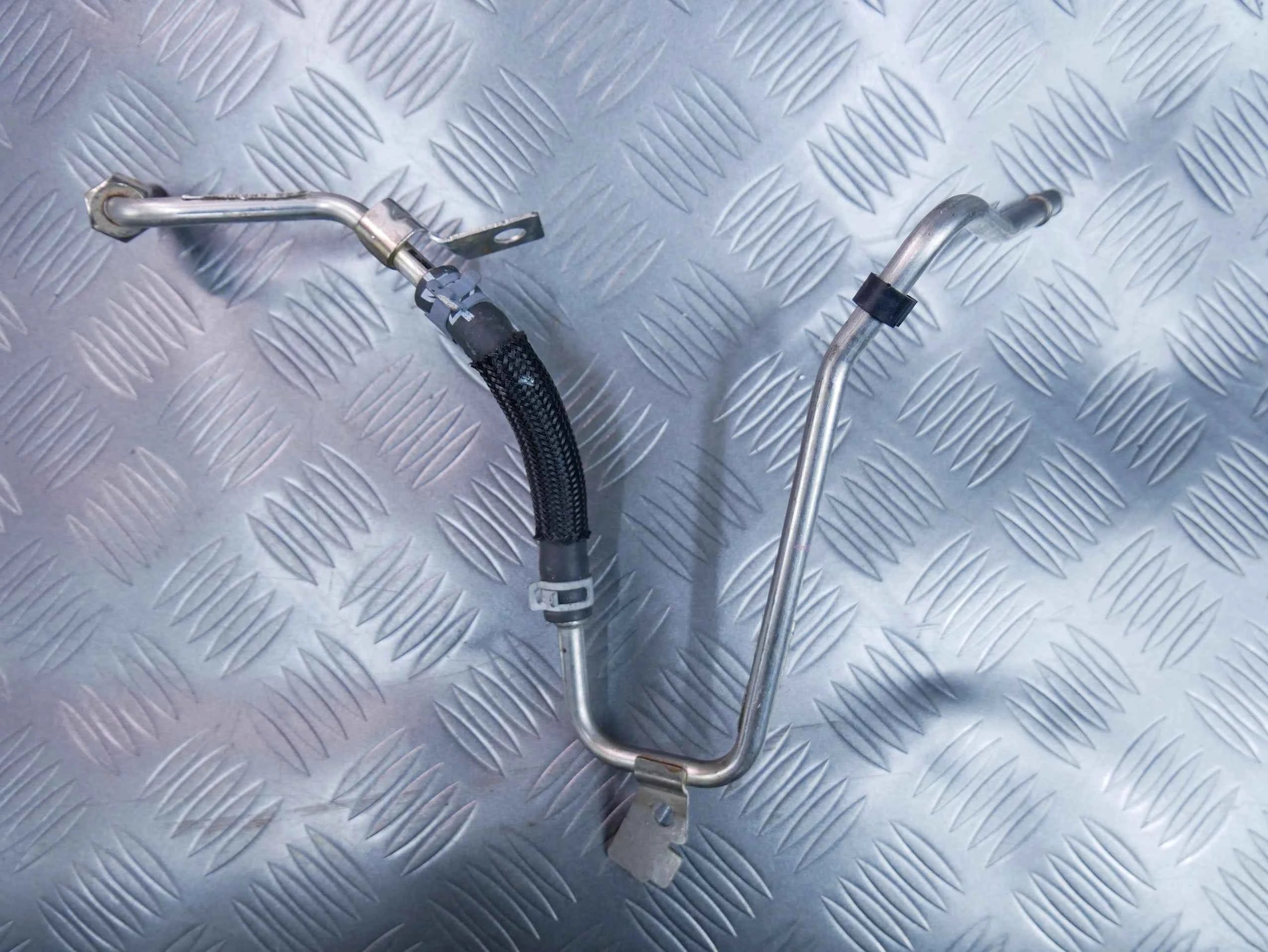 Rurka przewód DPF 04L131582B VW TIGUAN II 2.0 TDI