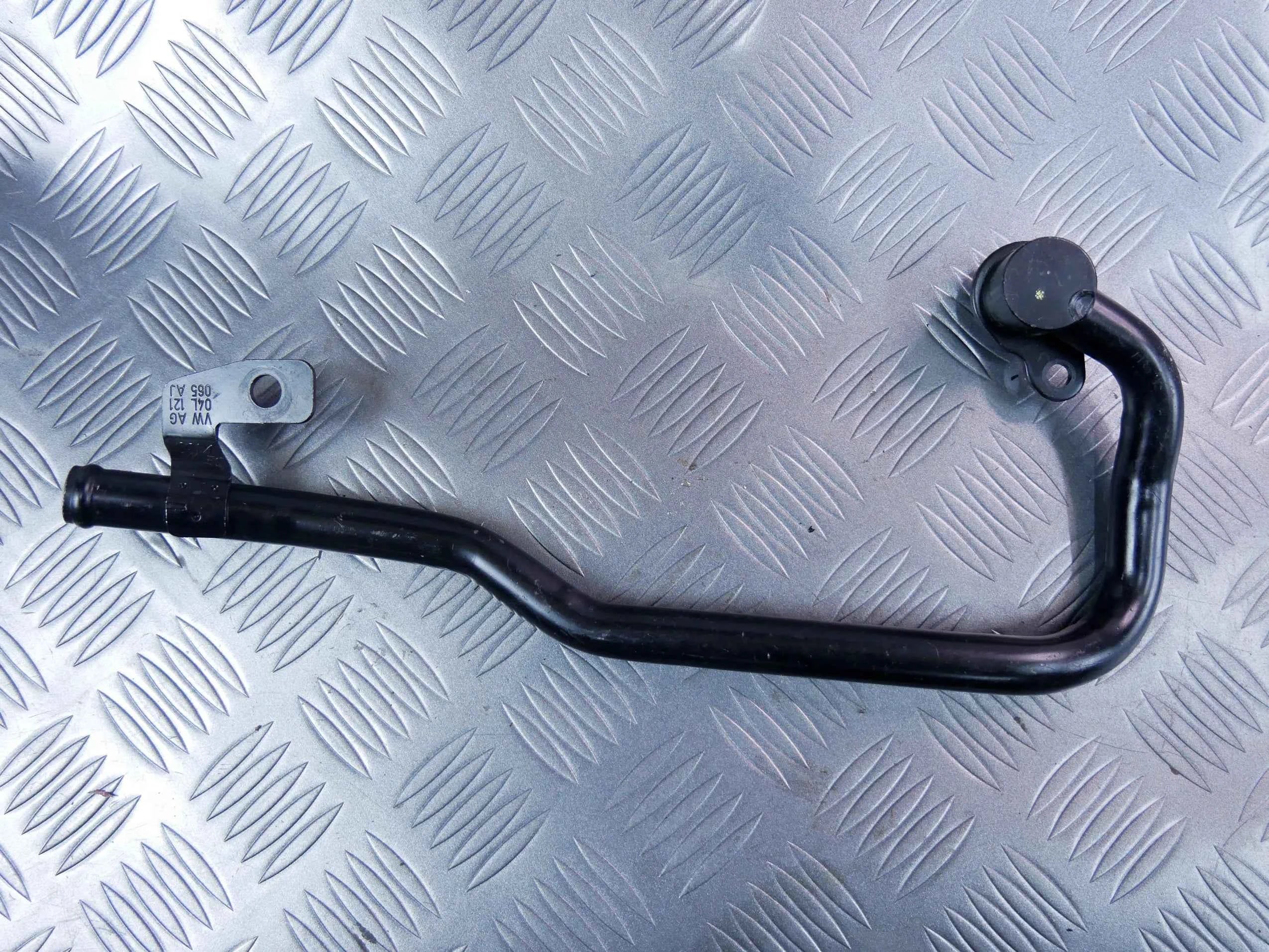 Rura przewód wody 04L121065AJ VW TIGUAN II 2.0 TDI