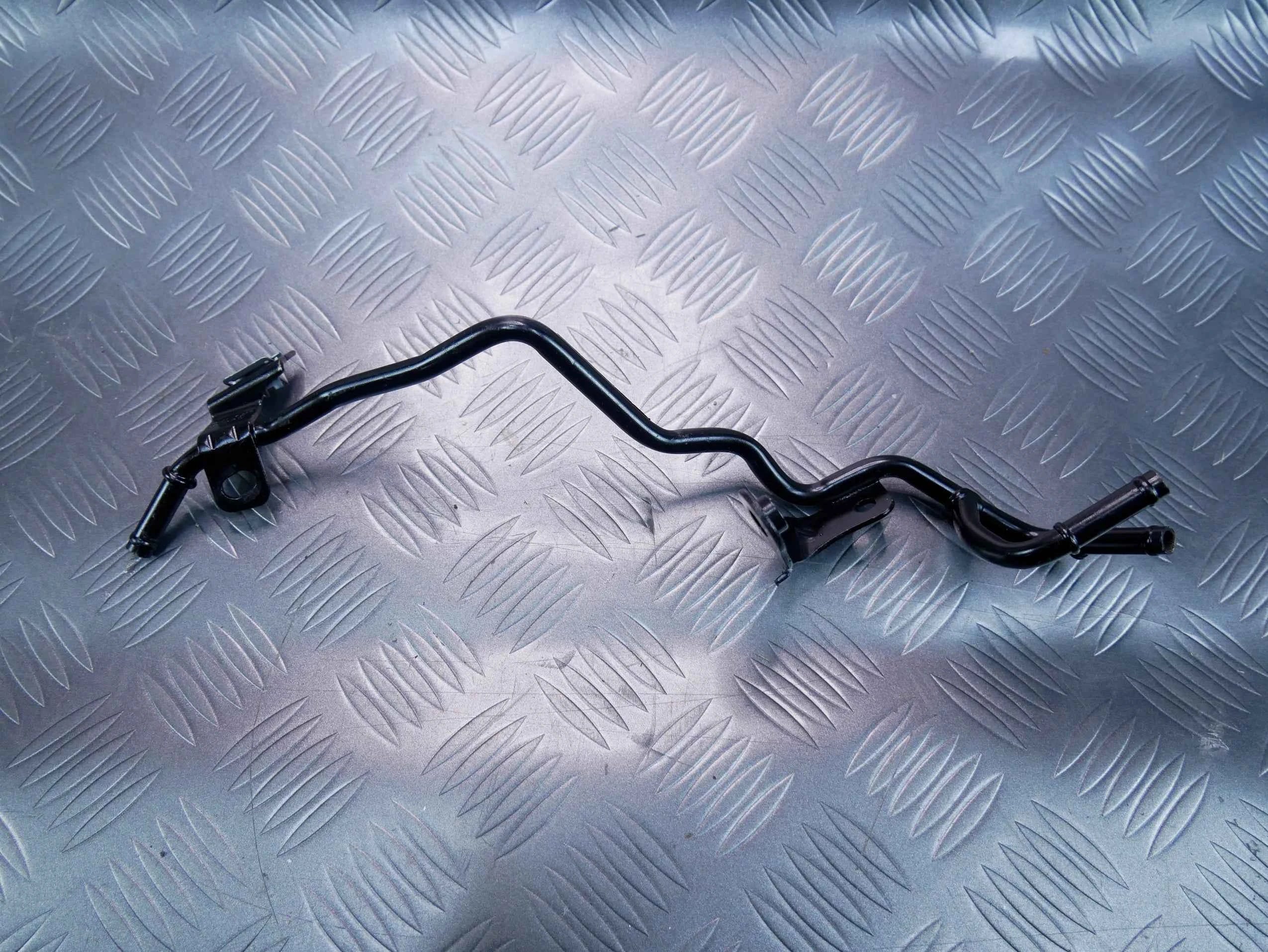 Rura przewód wody 04L121070AC VW TIGUAN II 2.0 TDI