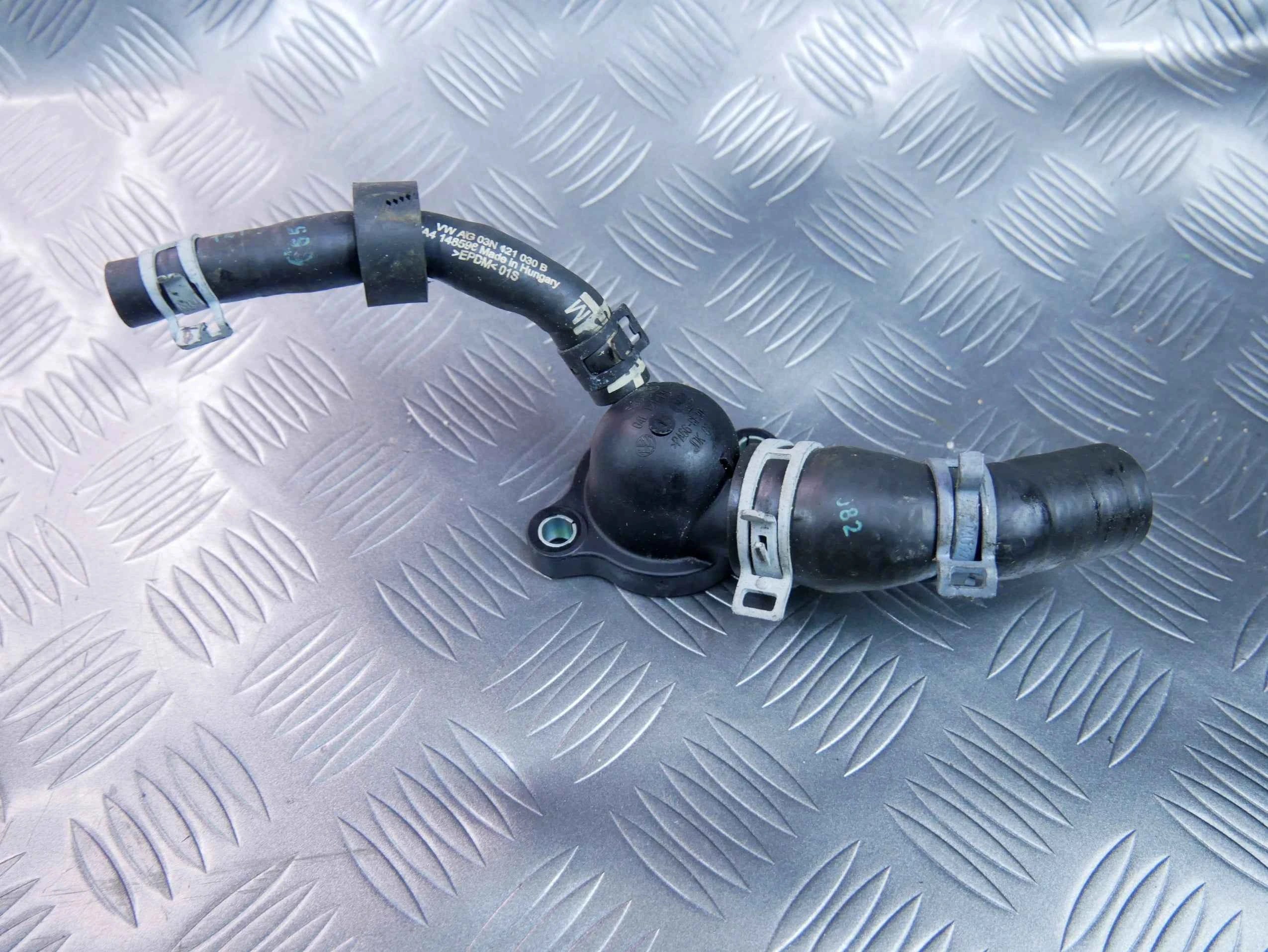 Rura przewód wody 03N121030B VW TIGUAN II 2.0 TDI