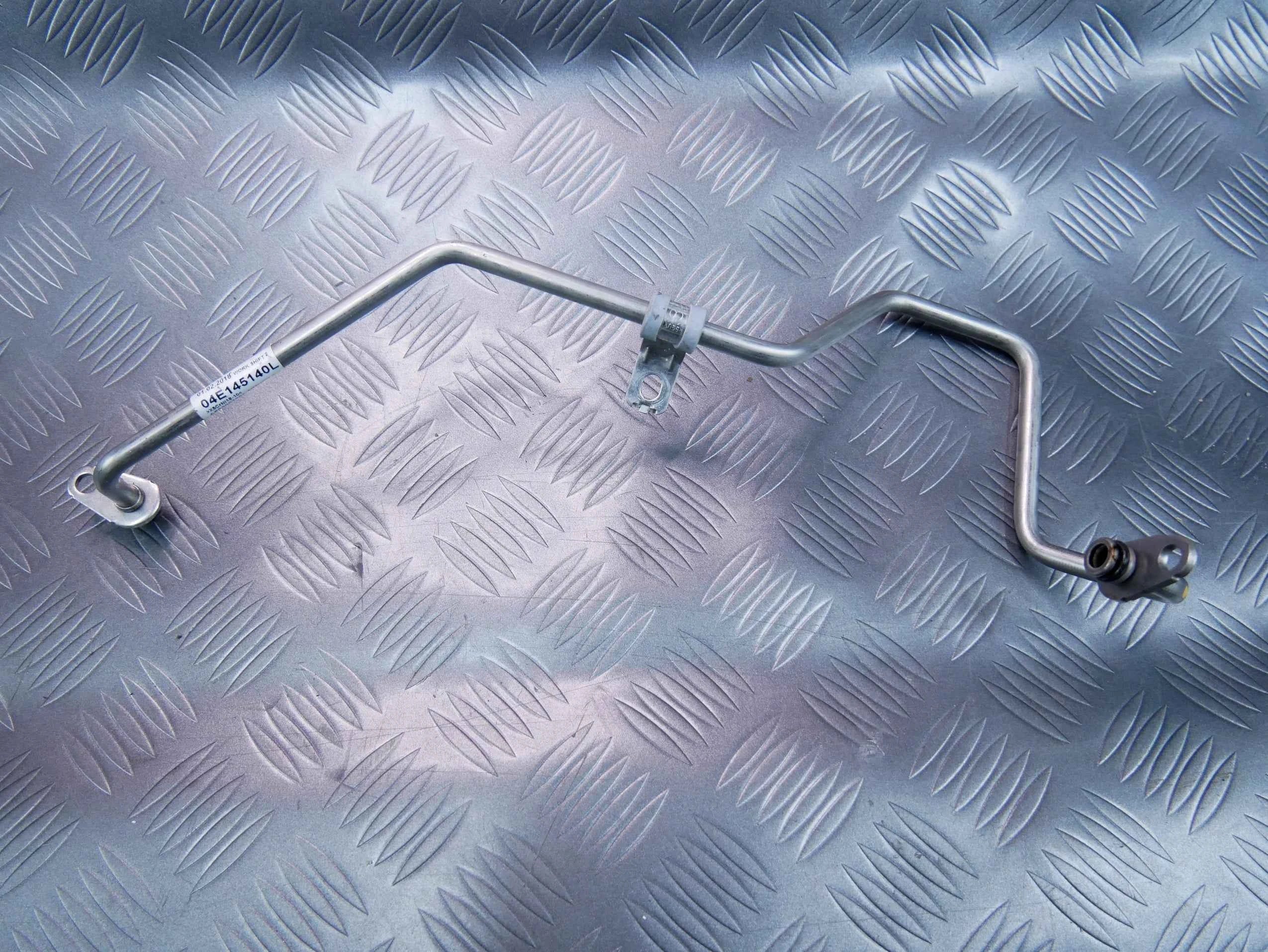 Przewód rurka olejowa 04E145140L VW TIGUAN II 1.5 TSI