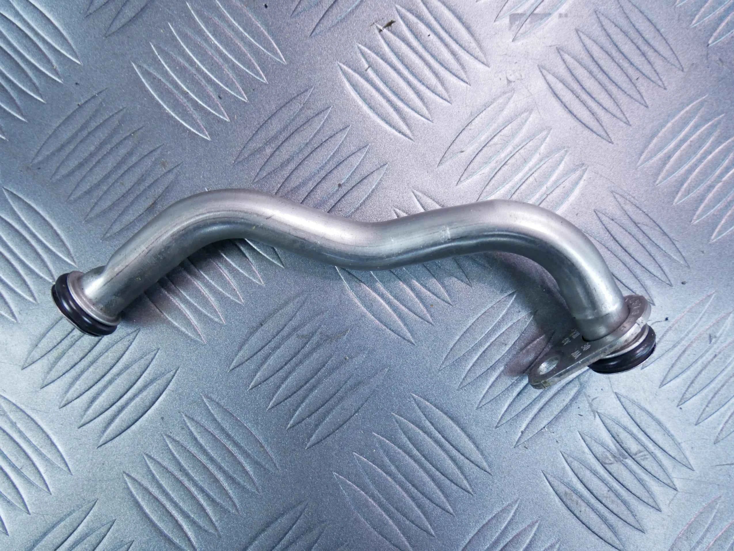 Rurka olejowa 04E145735H VW TIGUAN II 1.5 TSI