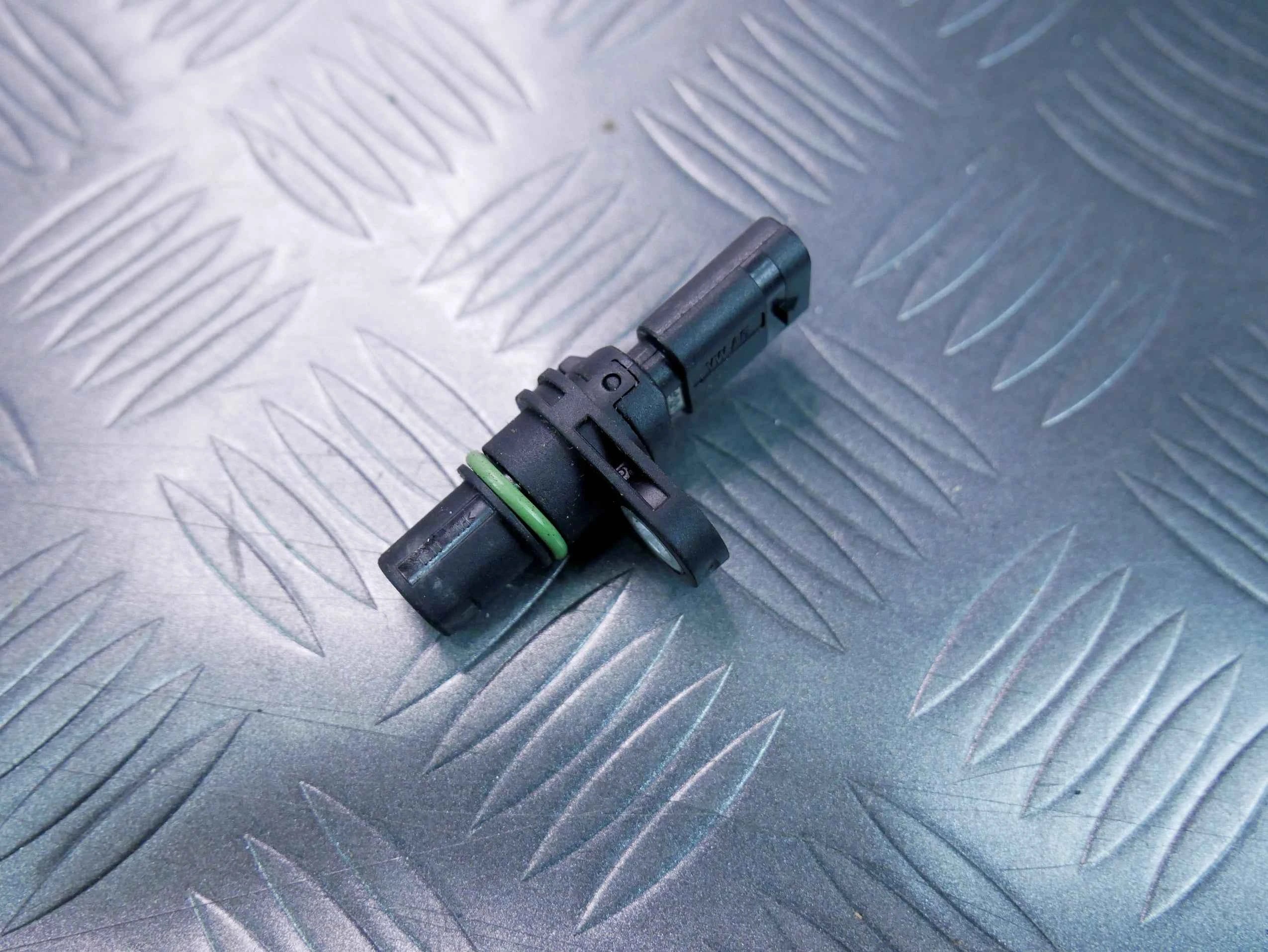 Czujnik wałka rozrządu 04L907601A VW TIGUAN II 1.5 TSI