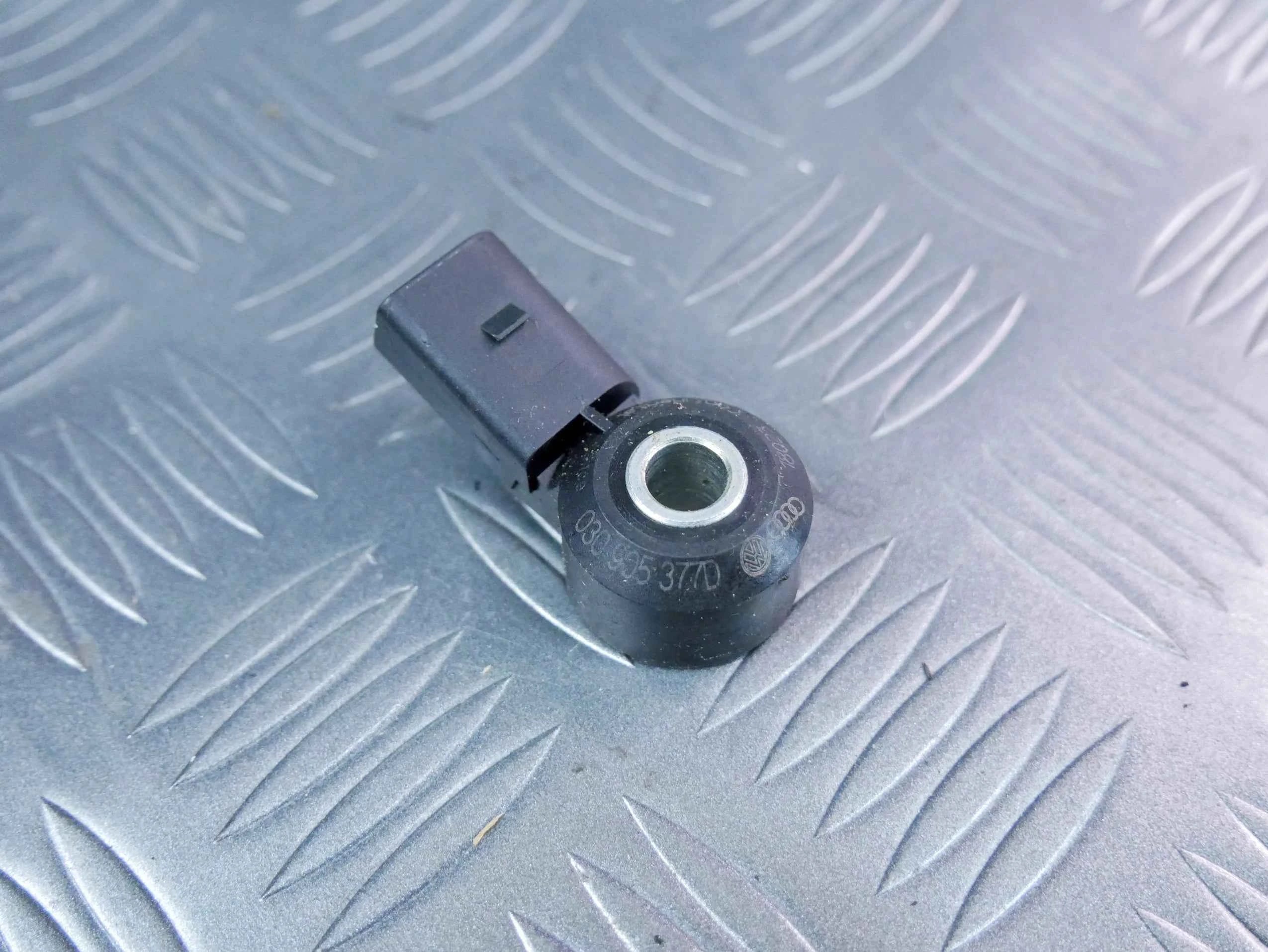 Czujnik spalania stukowego 030905377D VW TIGUAN II 1.5 TSI