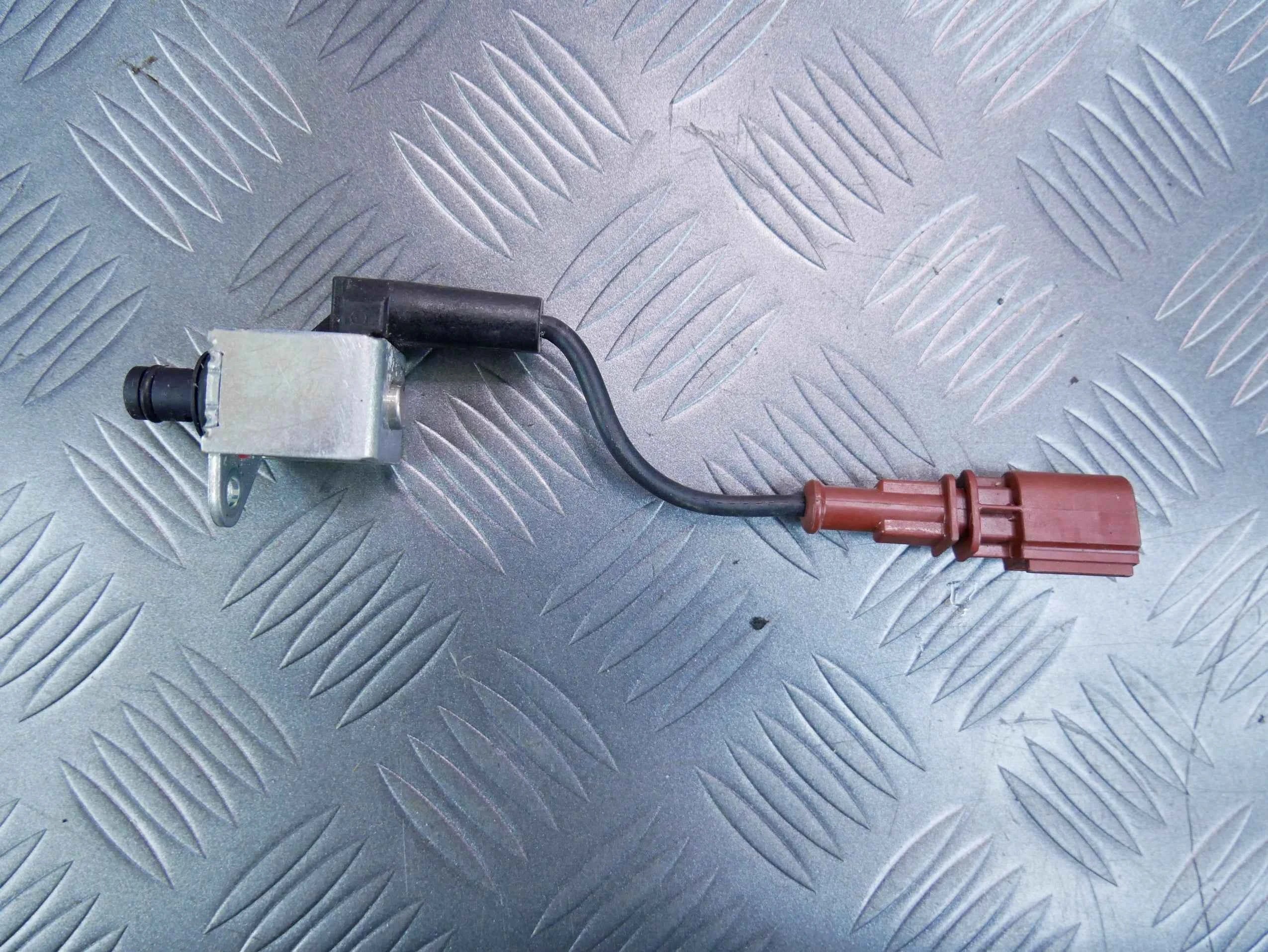 Czujnik zawór pompy wody 04L907284 VW TIGUAN II 5NA 2.0 TDI