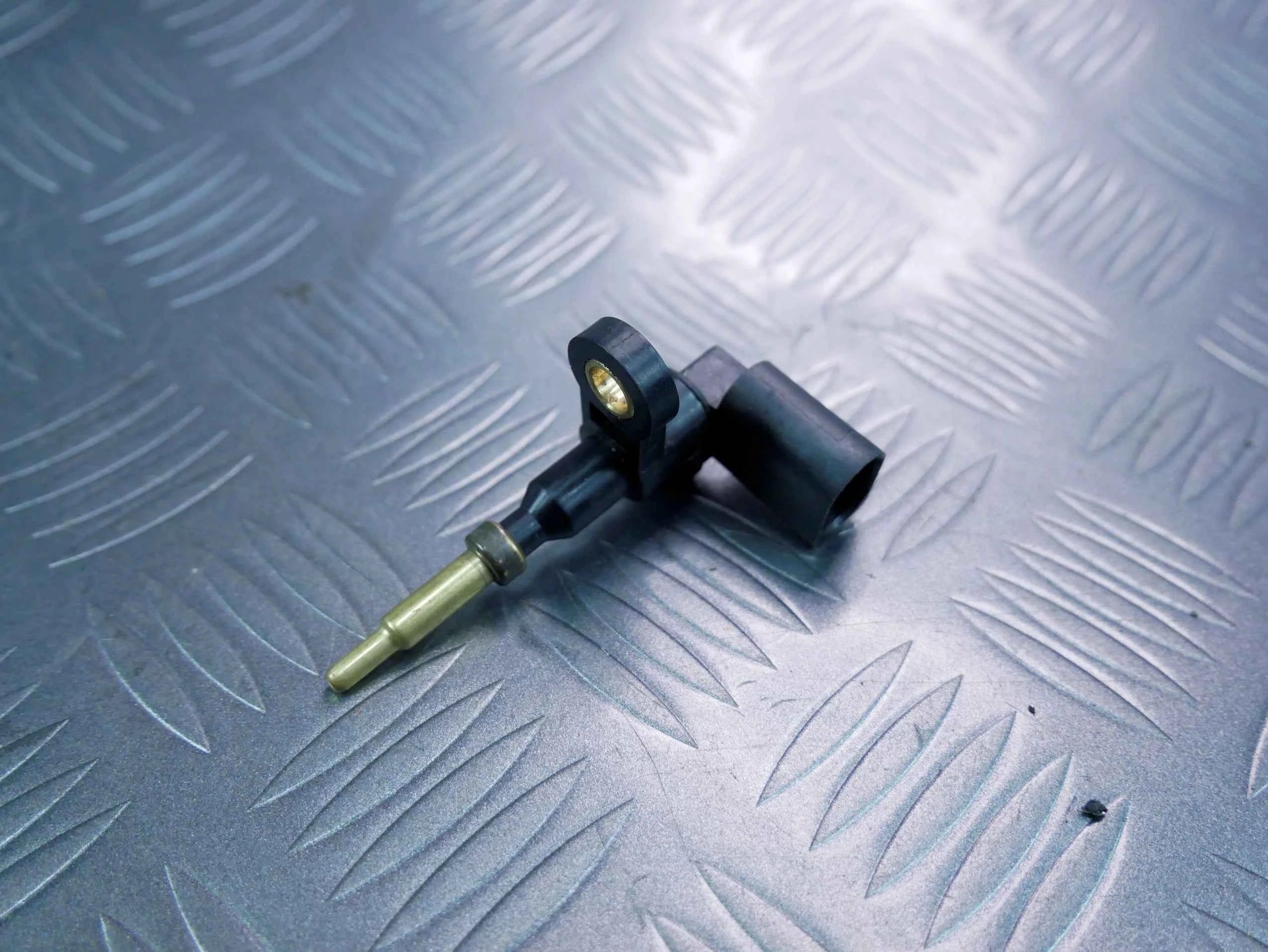 Czujnik temperatury cieczy 04E919501B VW TIGUAN II 5NA