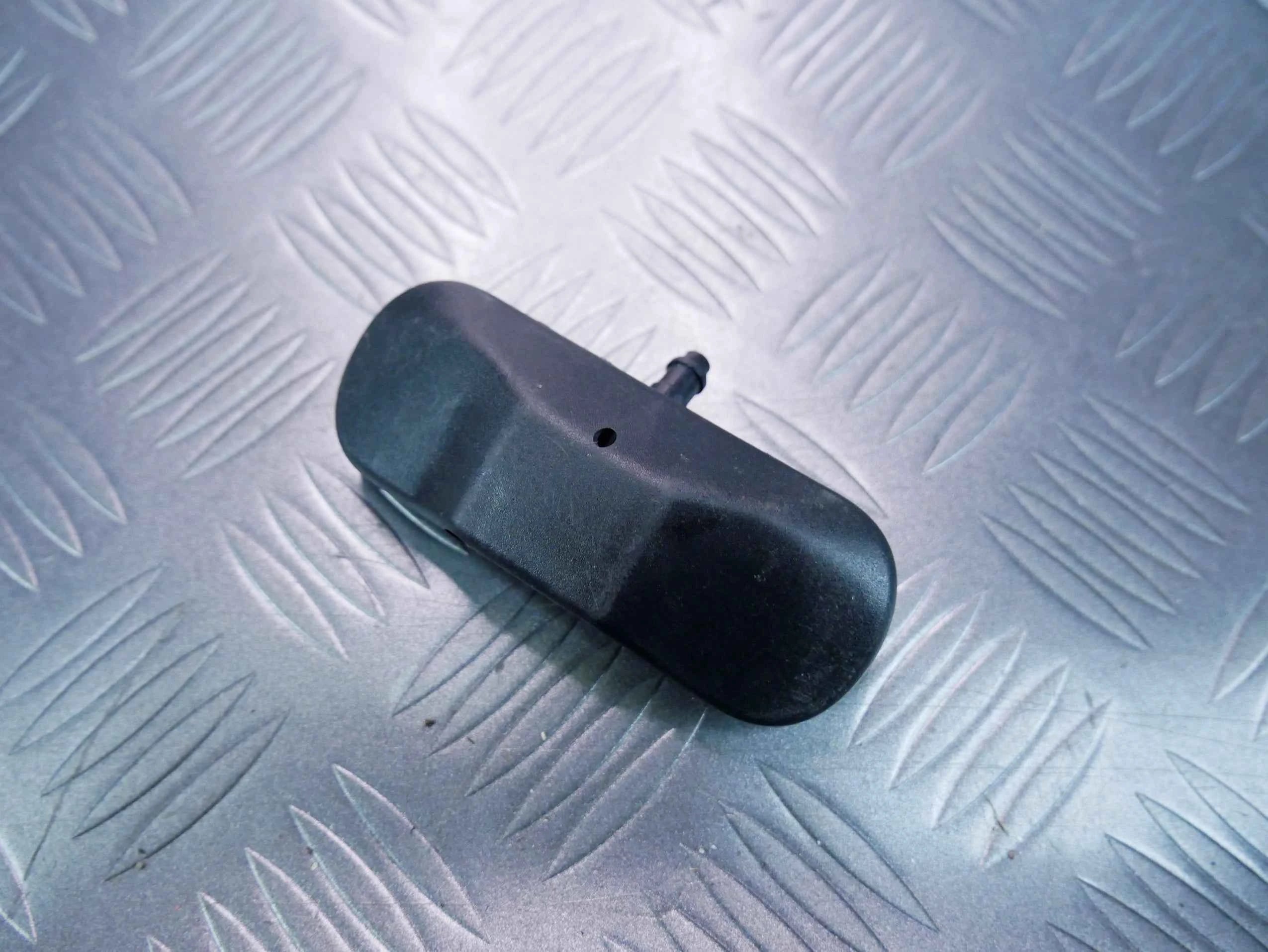 Dysza spryskiwacza prawa OEM 5M0955986C VW TIGUAN II 5NA