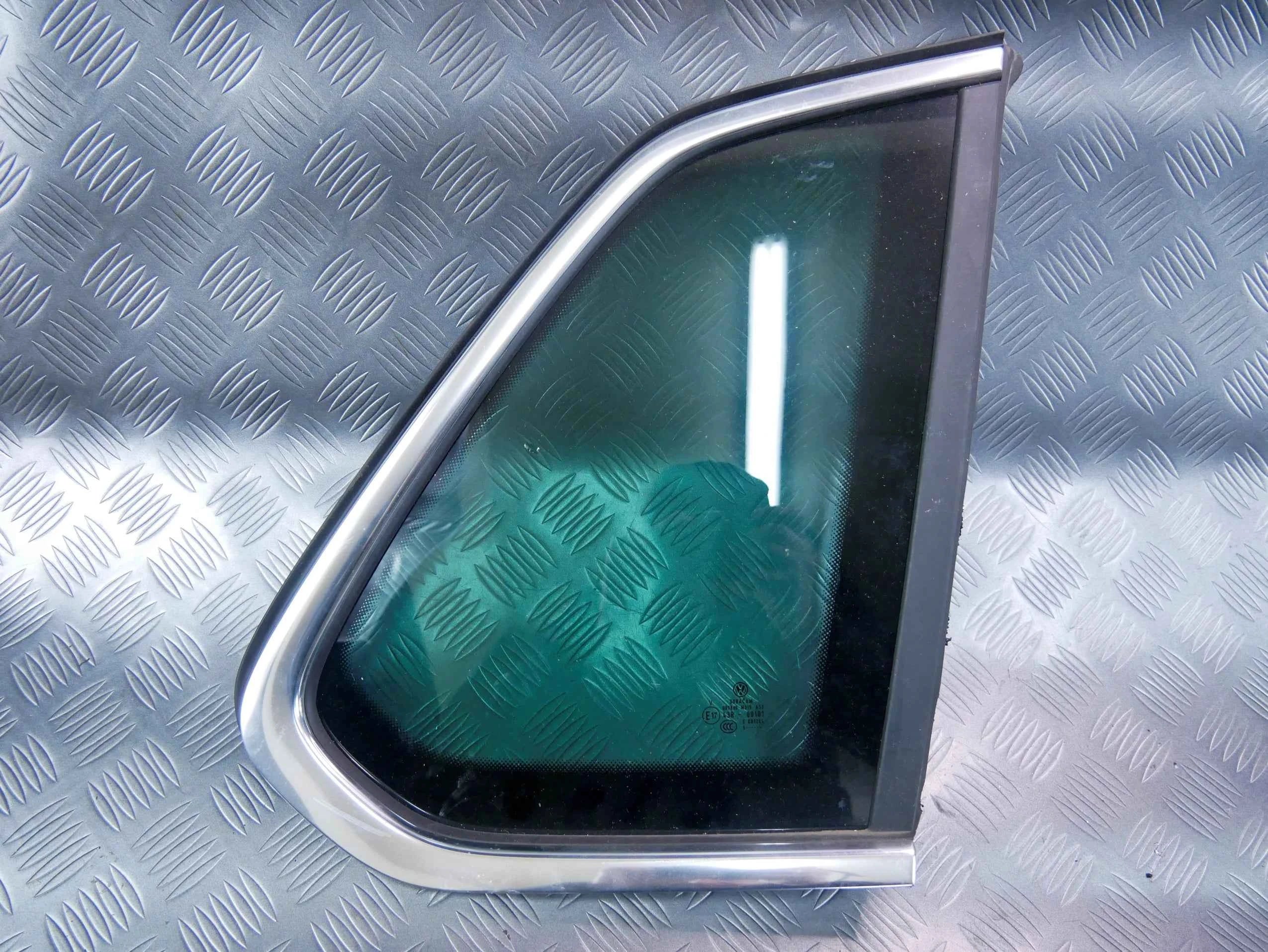 Szyba karoseryjna tył prawa chrom AS3 VW TIGUAN II 5NA 2015