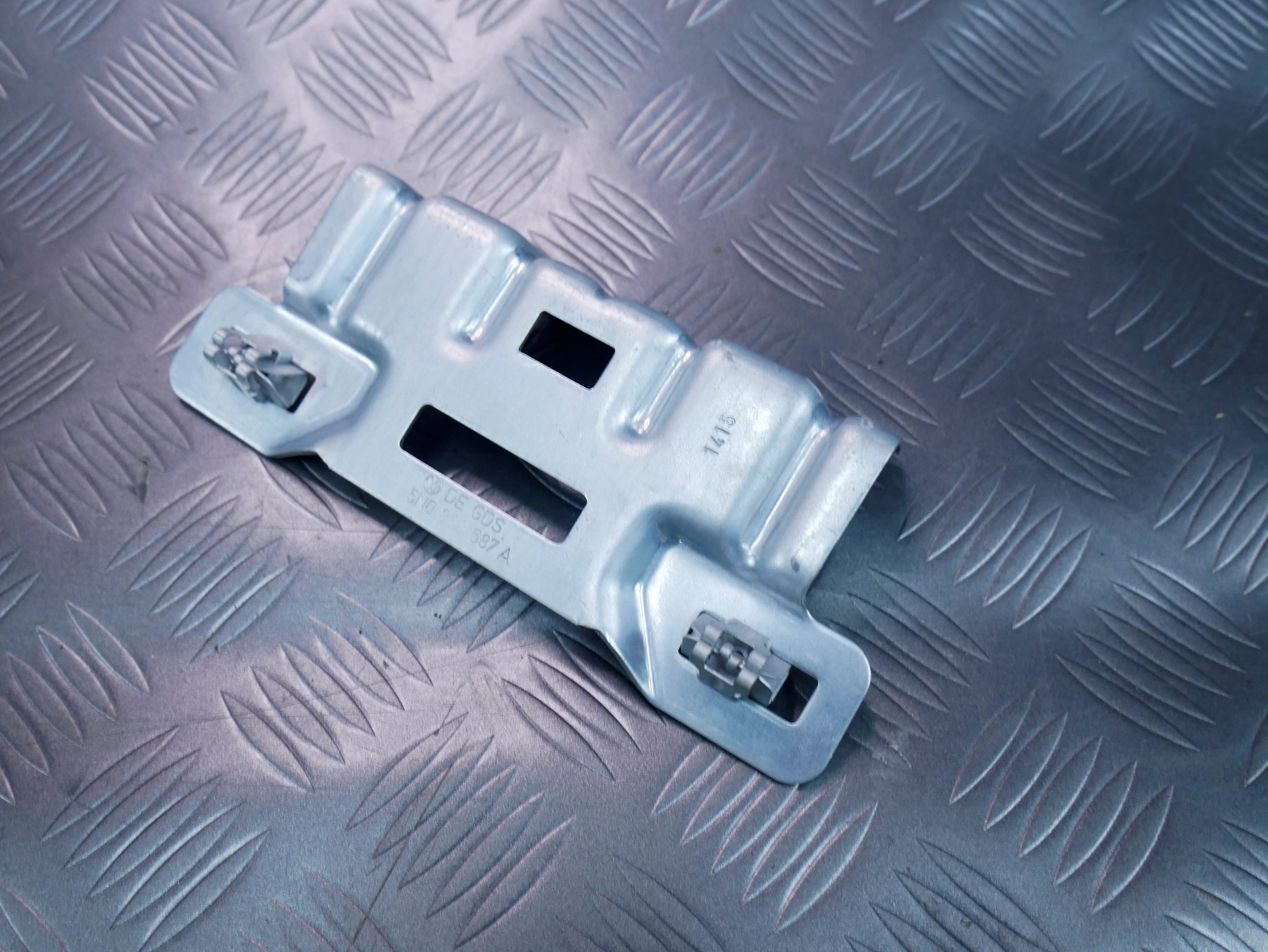 Mocowanie podsufitki 5N0858687A VW TIGUAN 5N