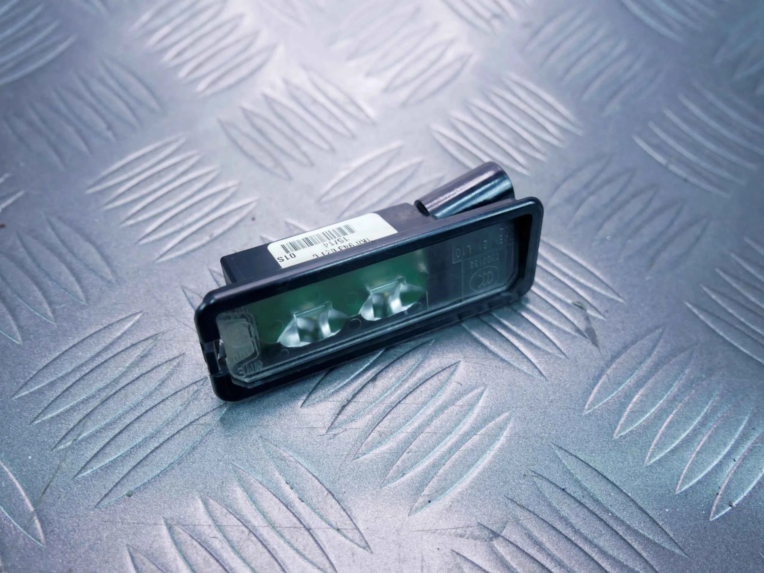 Lampka tablicy rejestracyjnej LED OEM 1K8943021C PORSCHE PANAMERA 970