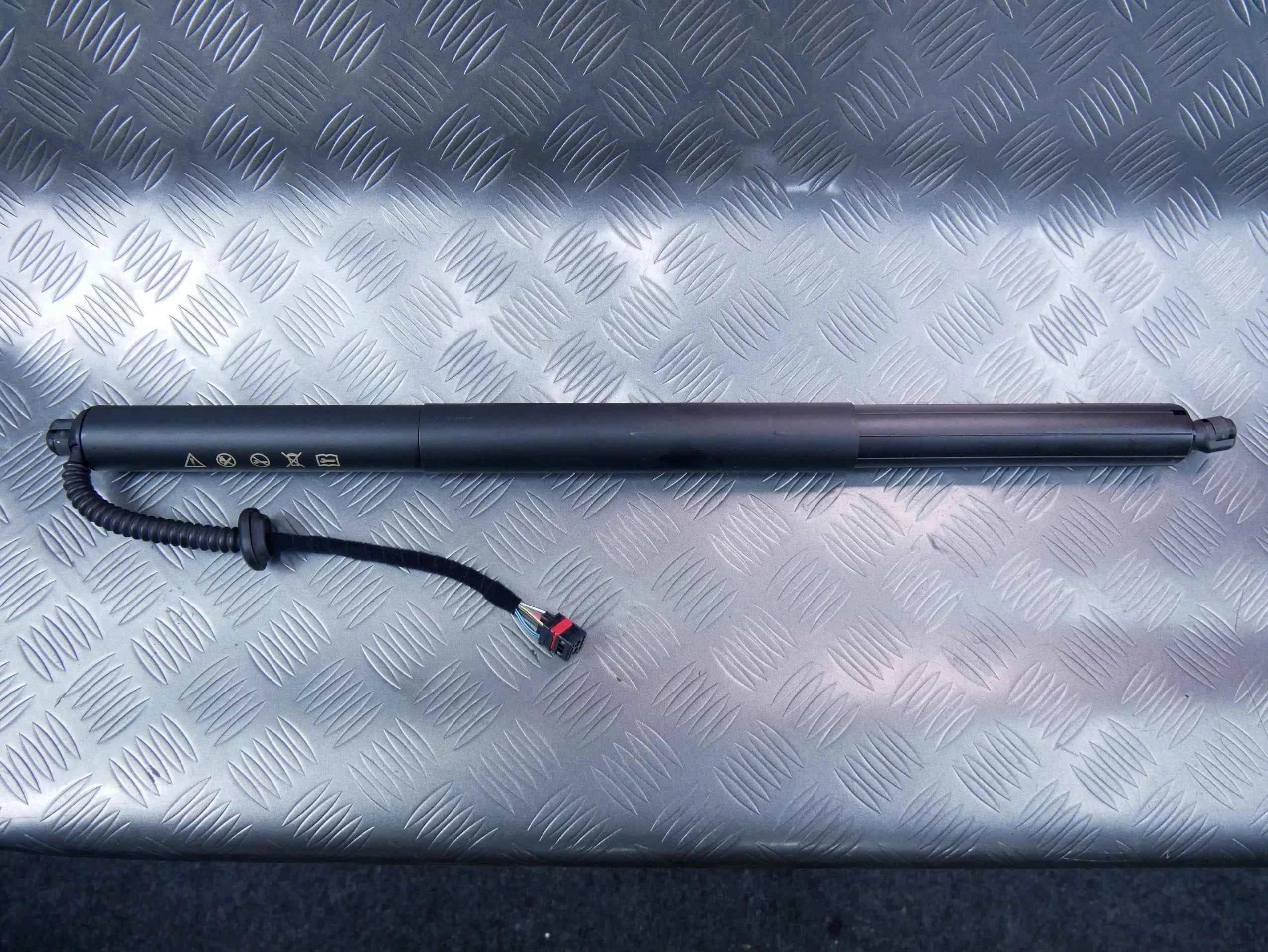 Siłownik elektryczny klapy NOWY OEM 11A827851B VW ID.4 ID4