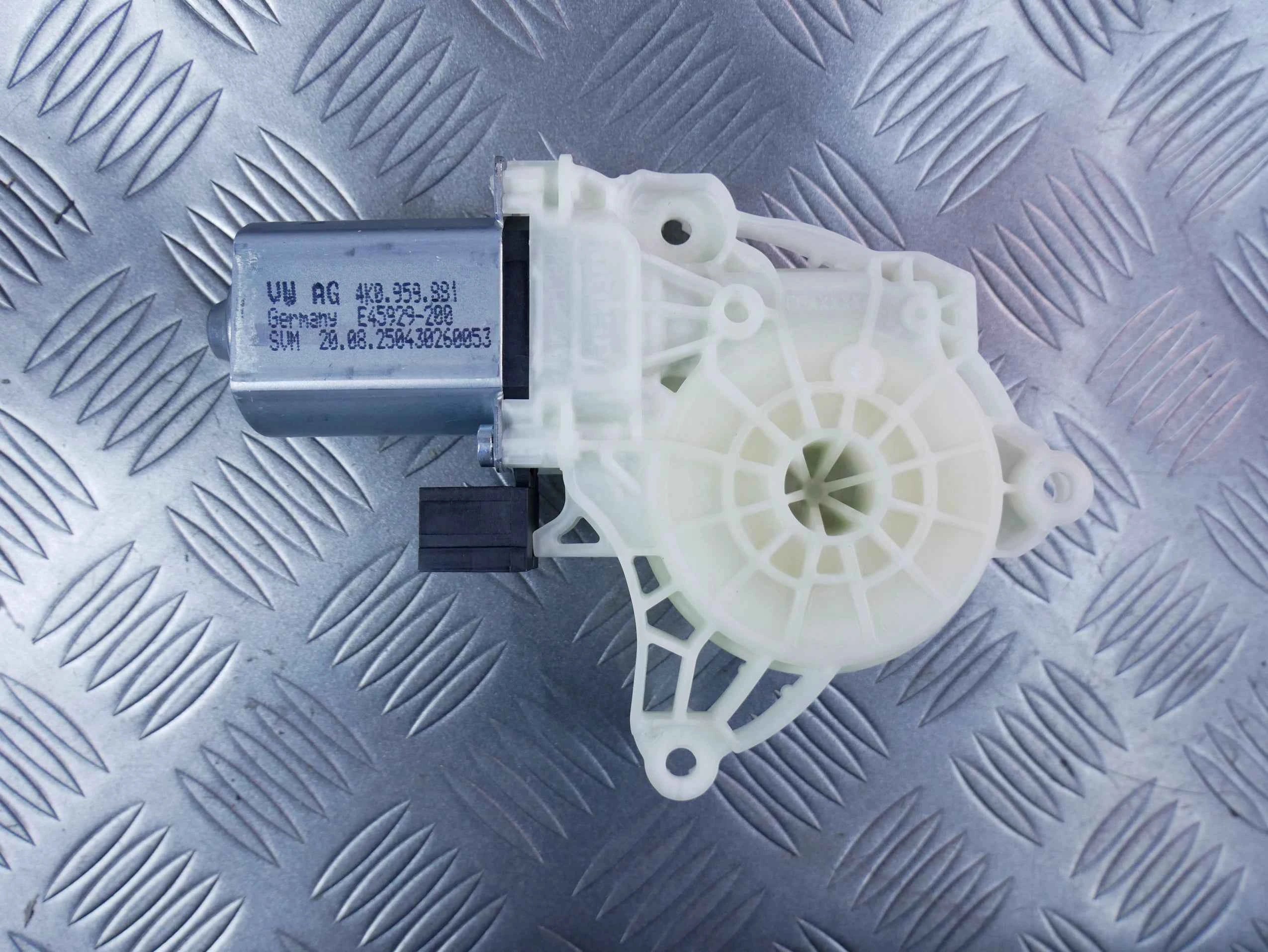 Silniczek podnośnik szyby NOWY OEM 4K0959881 AUDI Q4 VW ID.3 ID.4