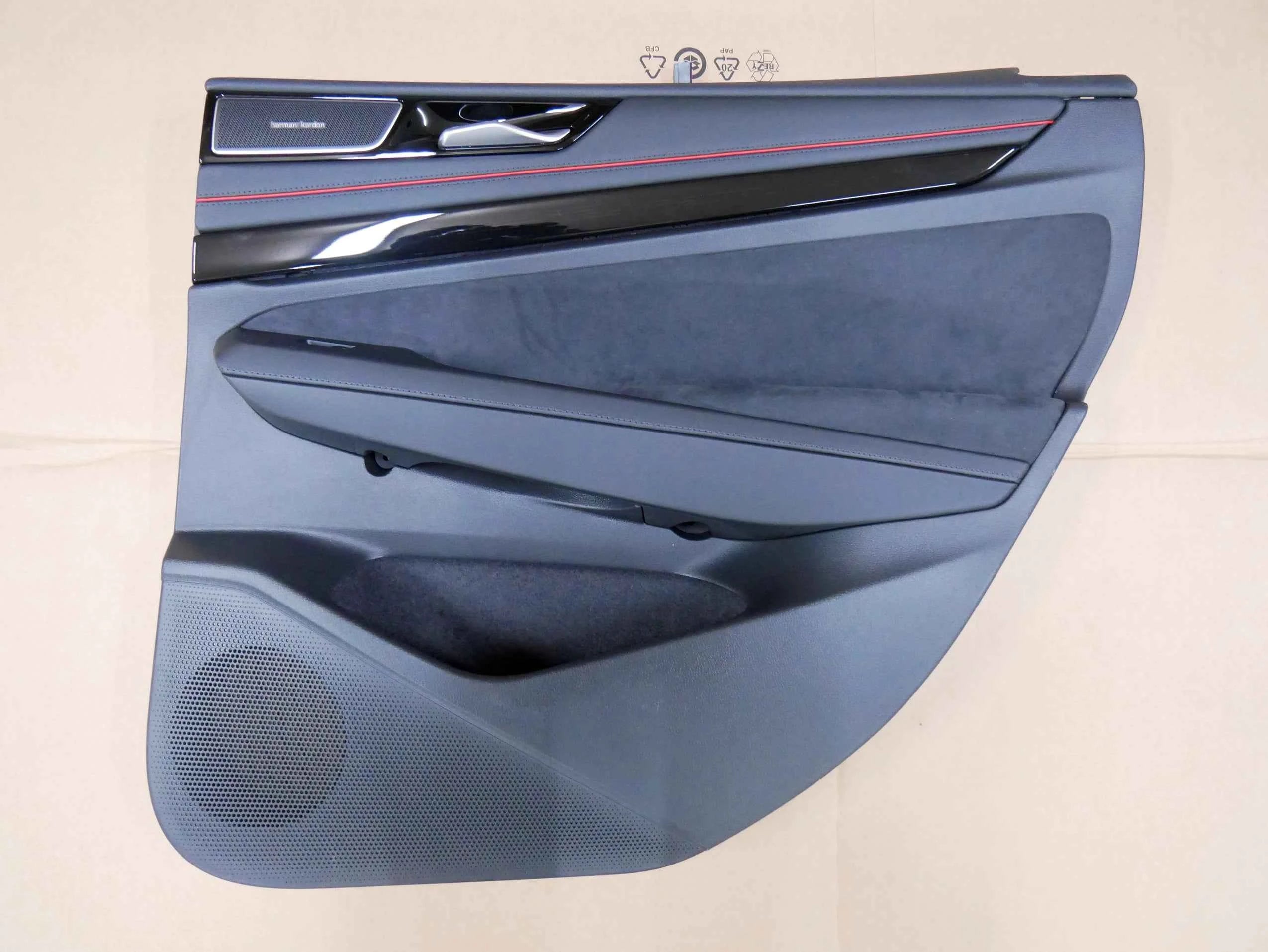 Tapicerka boczek drzwi tył tylny prawy ALCANTARA HARMAN/KARDON VW ID.7