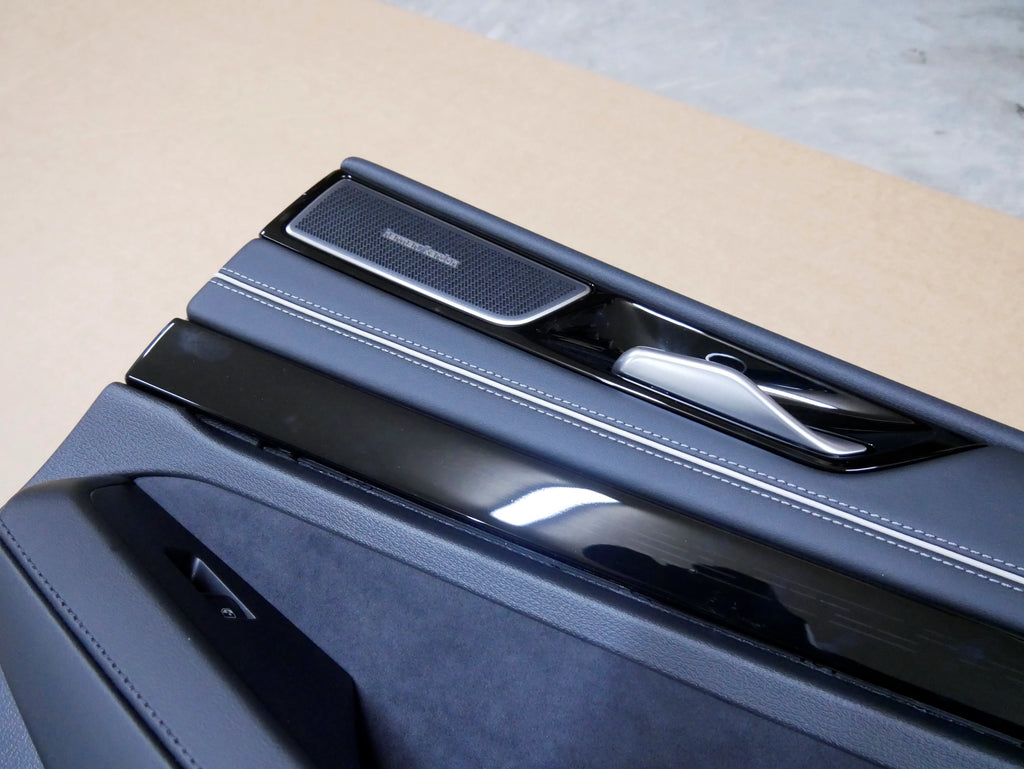 Tapicerka boczek drzwi tył prawy 14A867210B ALCANTARA HARMAN/KARDON VW ID.7