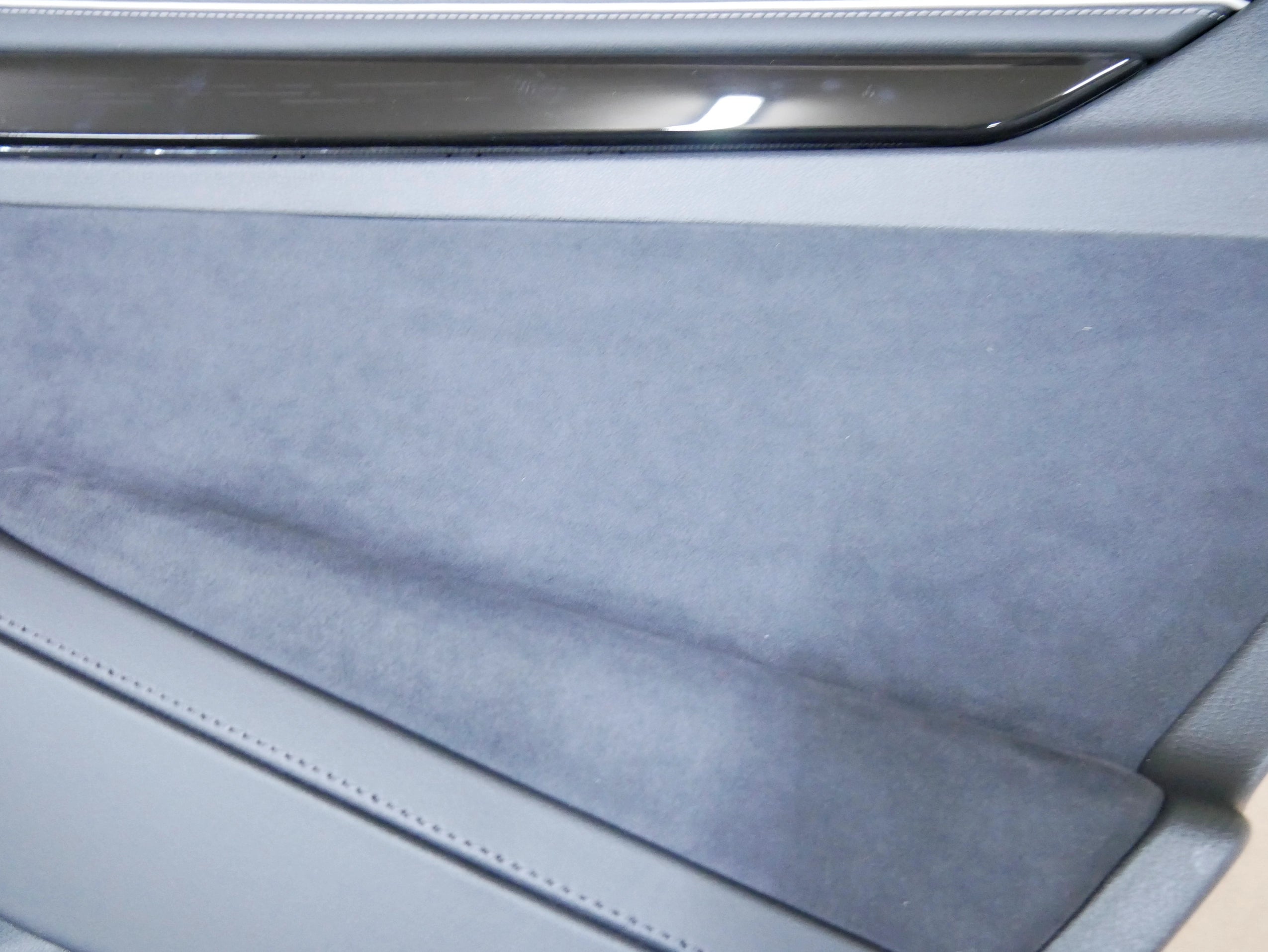 Tapicerka boczek drzwi tył prawy 14A867210B ALCANTARA HARMAN/KARDON VW ID.7