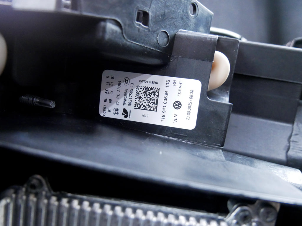 Lampa przód prawa MATRIX NOWA OEM 11B941036M VW ID.4 ID.5 ID4 ID5