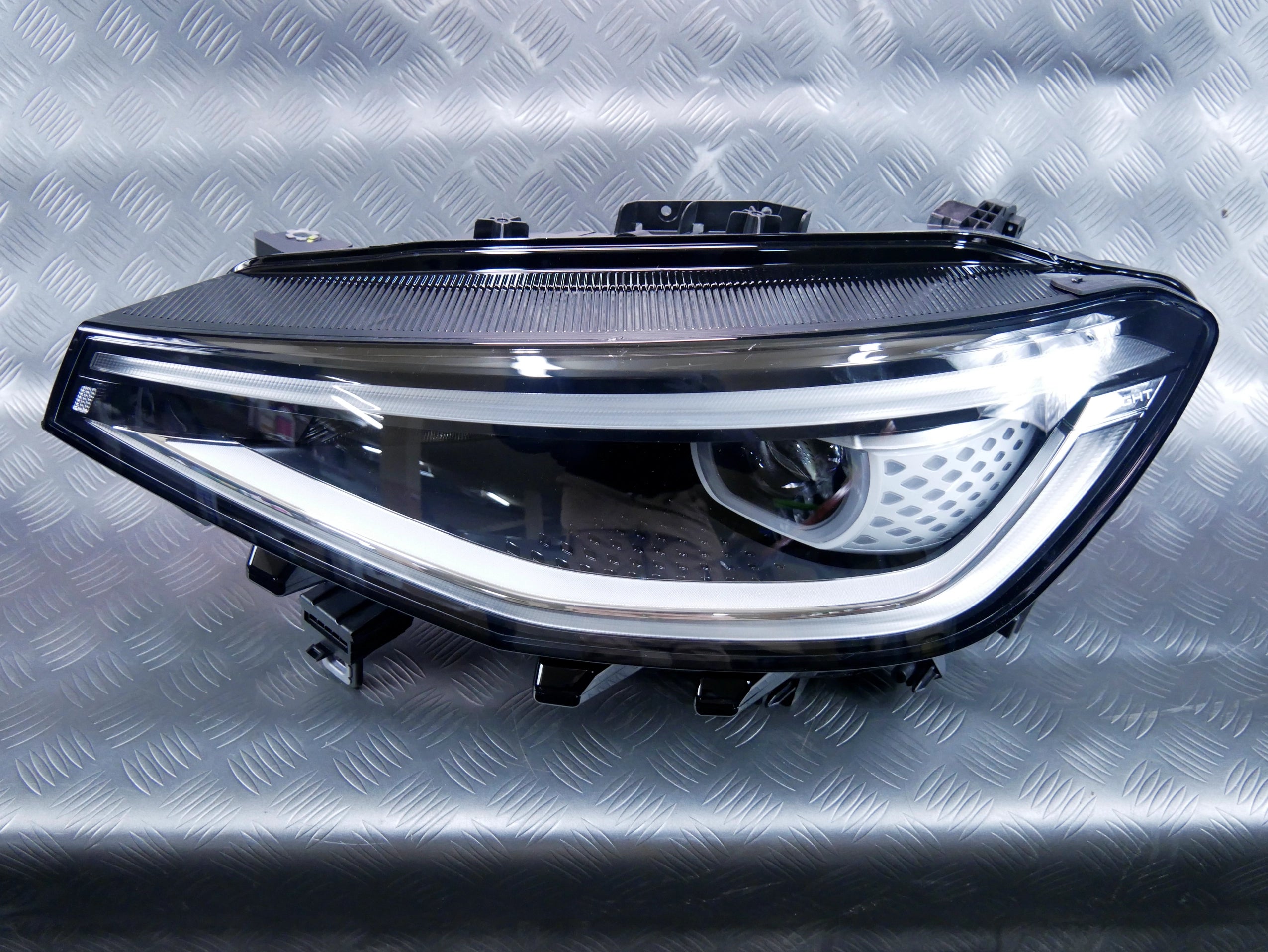 Lampa przód lewa MATRIX NOWA OEM 11B941035M VW ID.4 ID.5 ID4 ID5