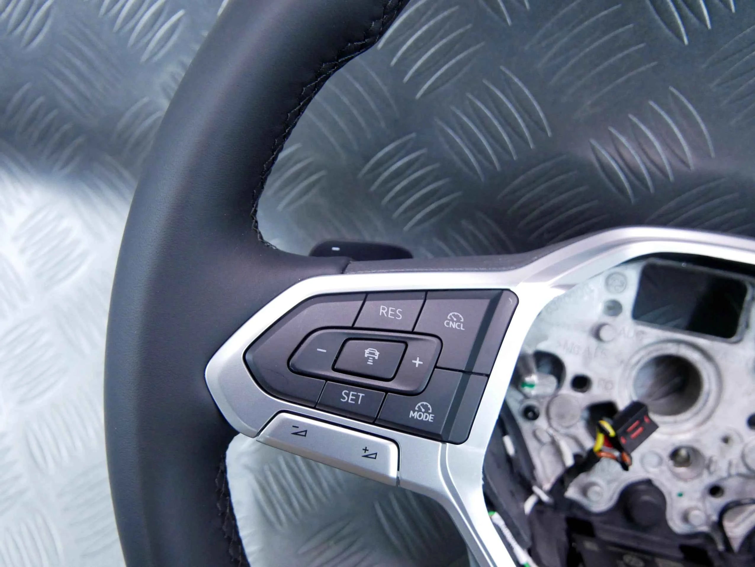 Kierownica skórzana wielofunkcyjna NOWA OEM 7T0419089 VW T7 CRAFTER 7C