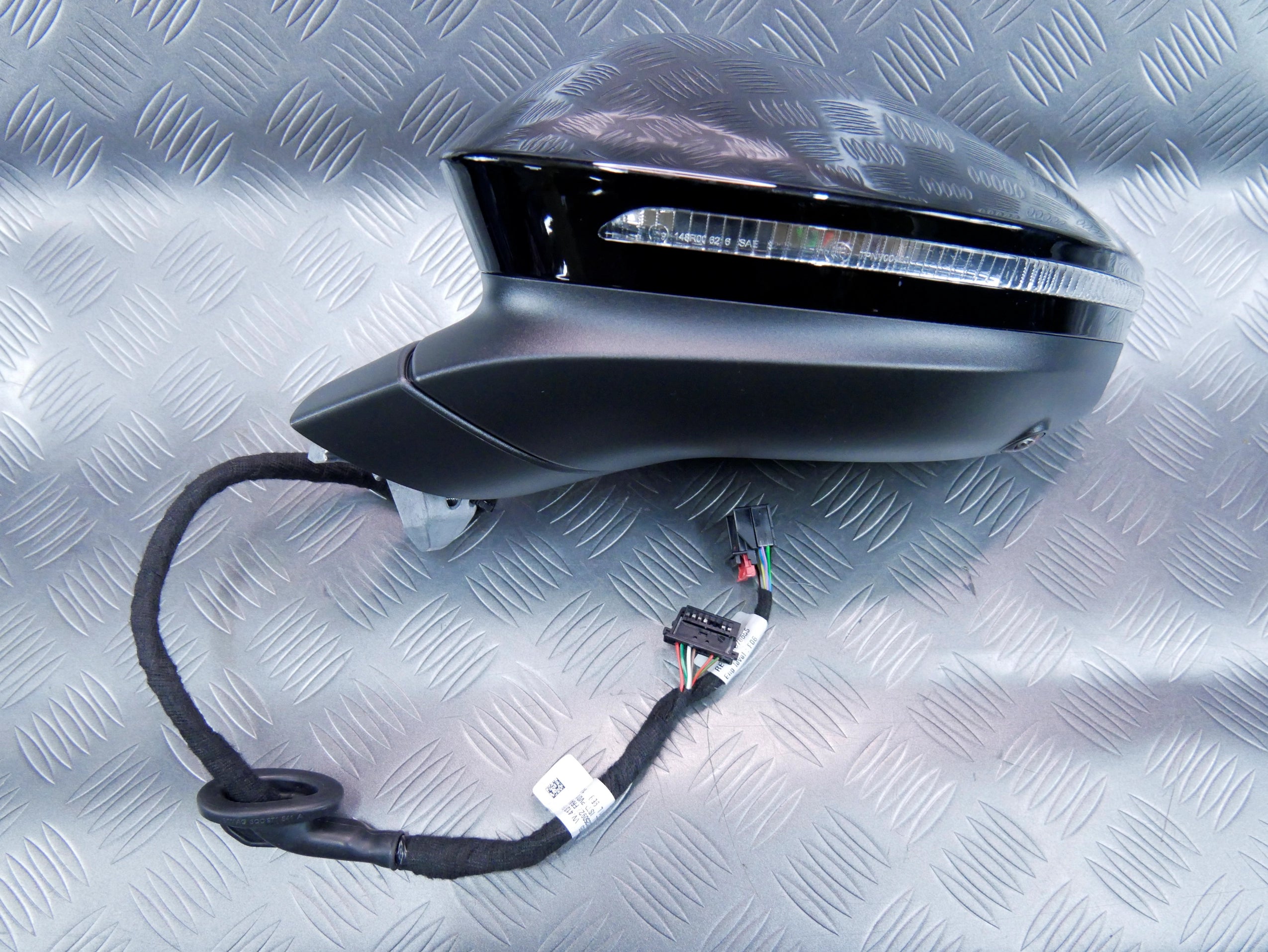 Lusterko lewe kompletne asystent kamera 13+6 LC9X 14C857501L VW ID.7 ID7