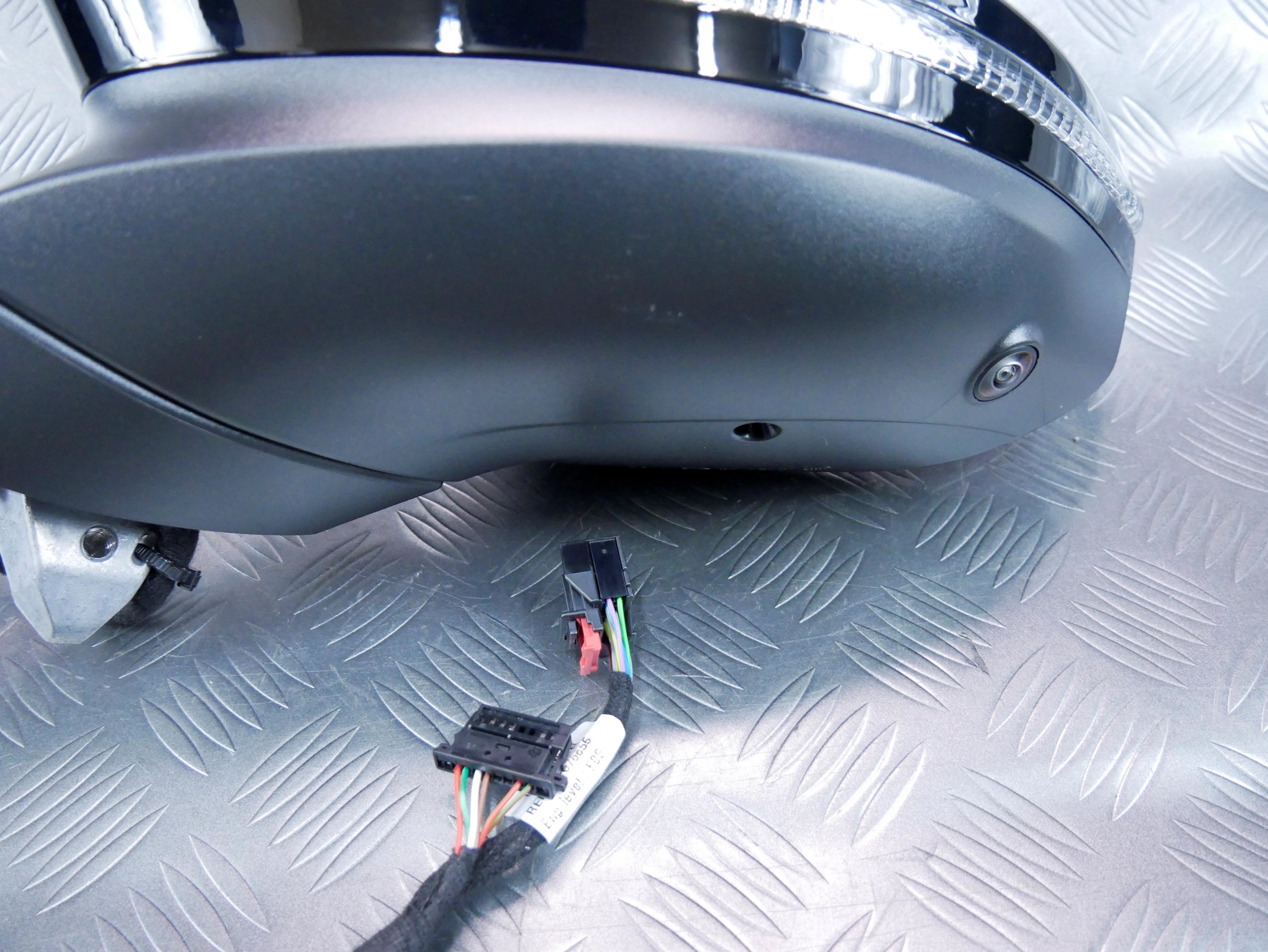 Lusterko lewe kompletne asystent kamera 13+6 LC9X 14C857501L VW ID.7 ID7